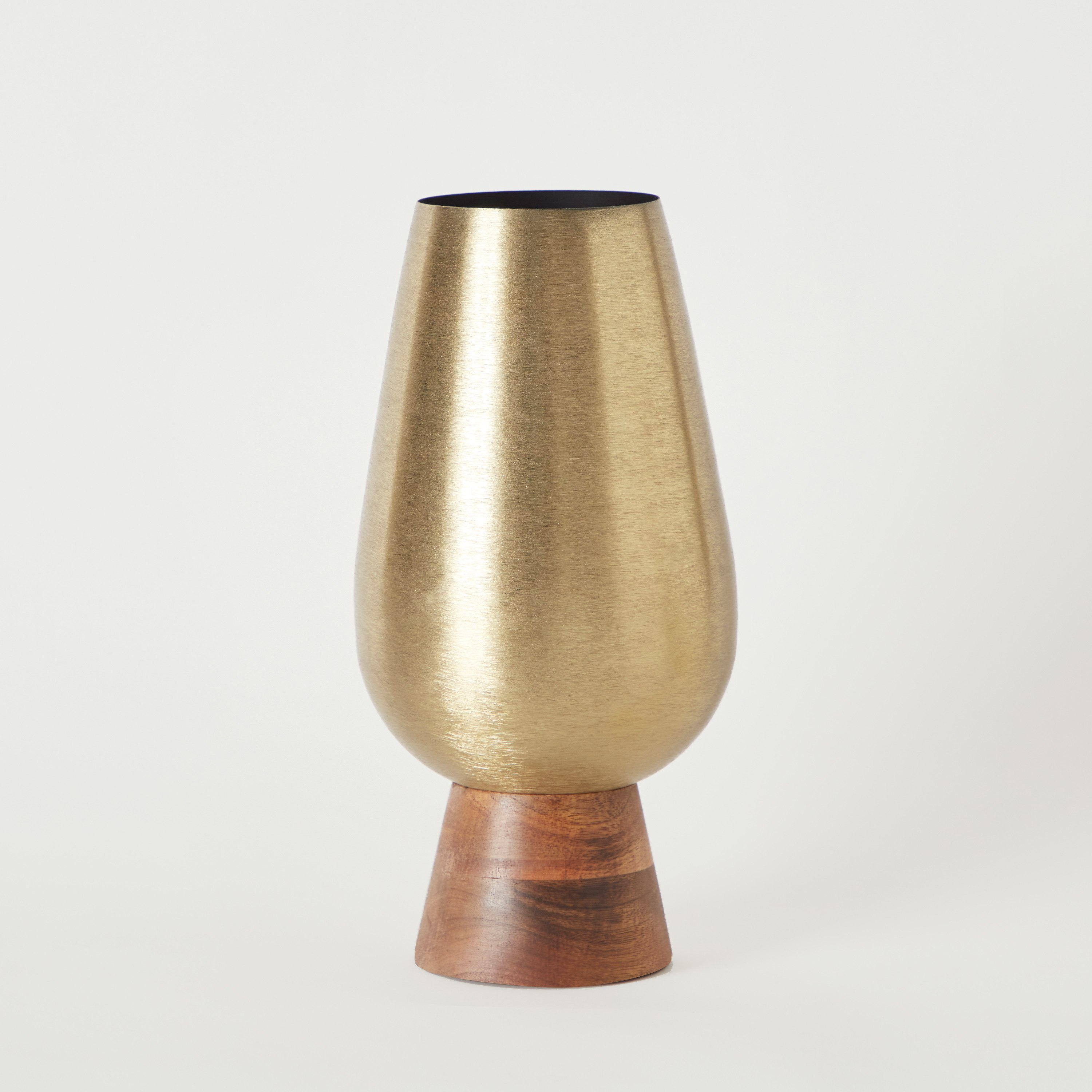 مزهرية معدنية مصقولة مع قاعدة خشب طبيعي من جلير - 17x17x33 سم-hbxbedroom-decorandaccessories-vases-image-5