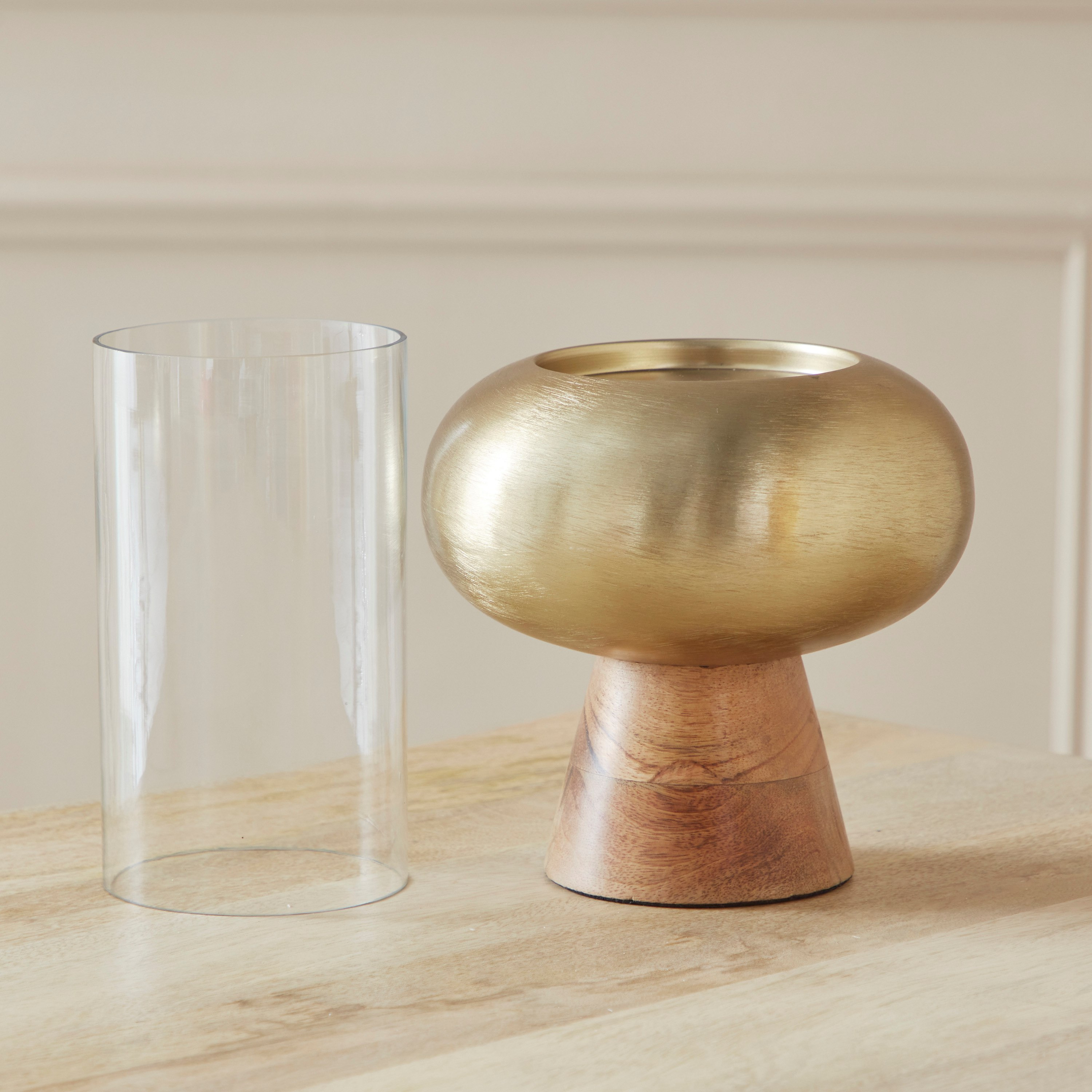 حامل شموع هوريكاين معدني مستدير مع قاعدة خشب طبيعي من جلير - 18.5x18.5x34 سم-hbxlivingroom-decorandaccessories-candleholders-image-4
