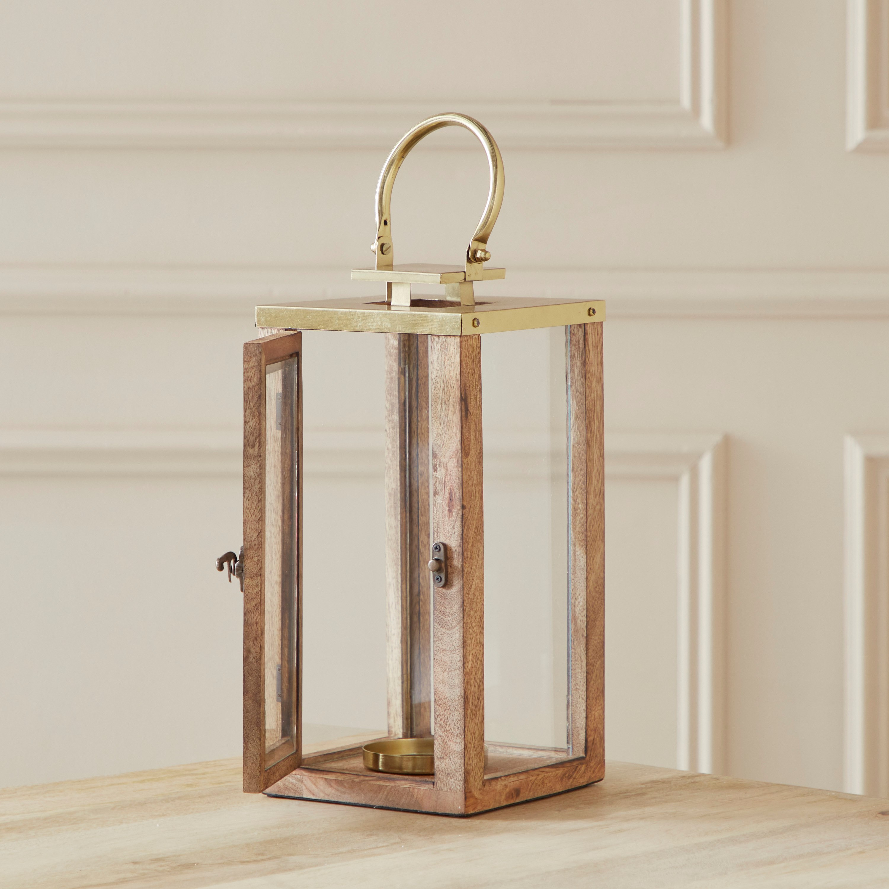 فانوس مودرن من الخشب الطبيعي مع مقبض معدني من جلير - 16x16x35.5 سم-hbxdecorandfurnishings-homeaccessories-lanterns-image-2
