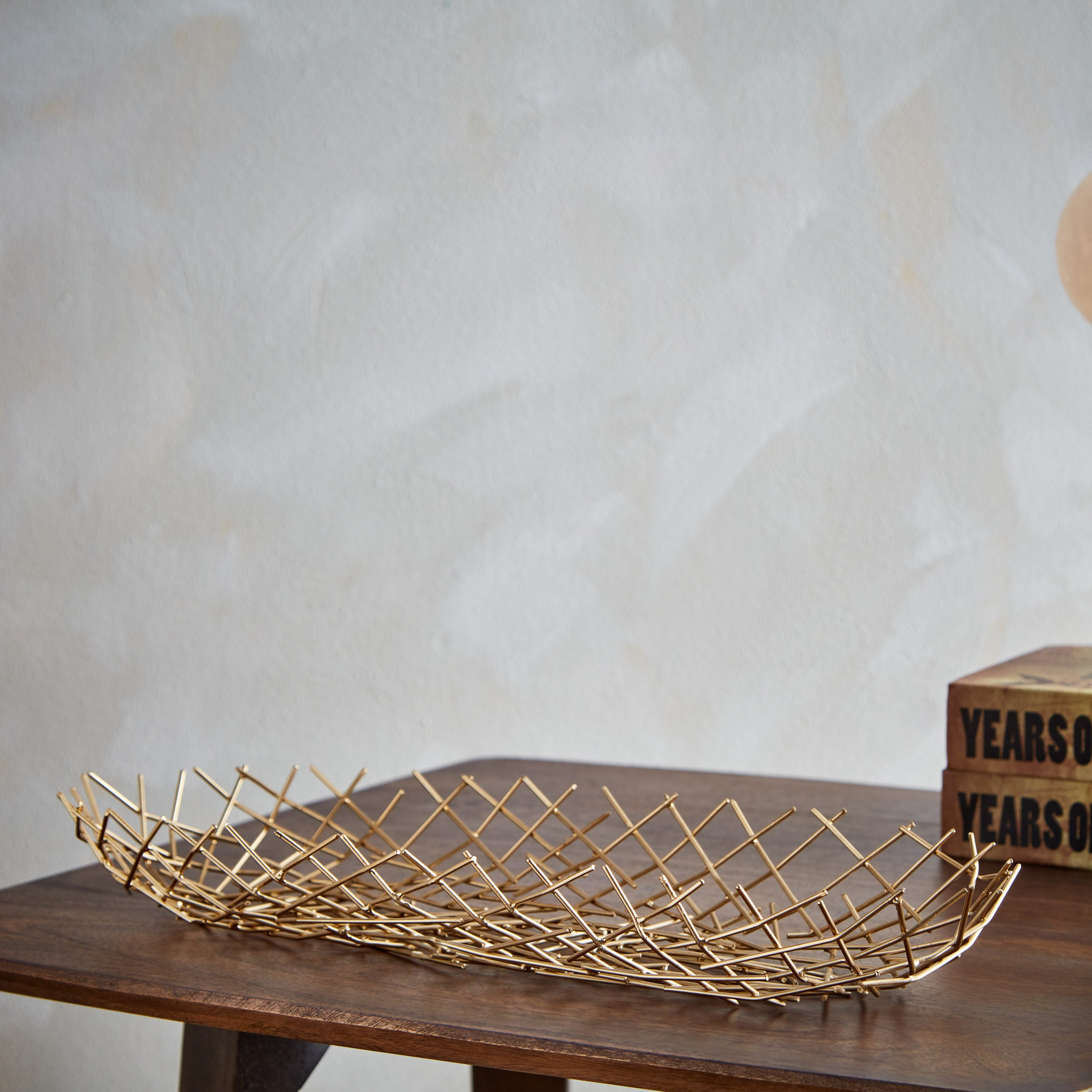 صحن معدني من لميا - 38x15x5 سم-hbxhomeware-hbxdecorandfurnishings-image-1