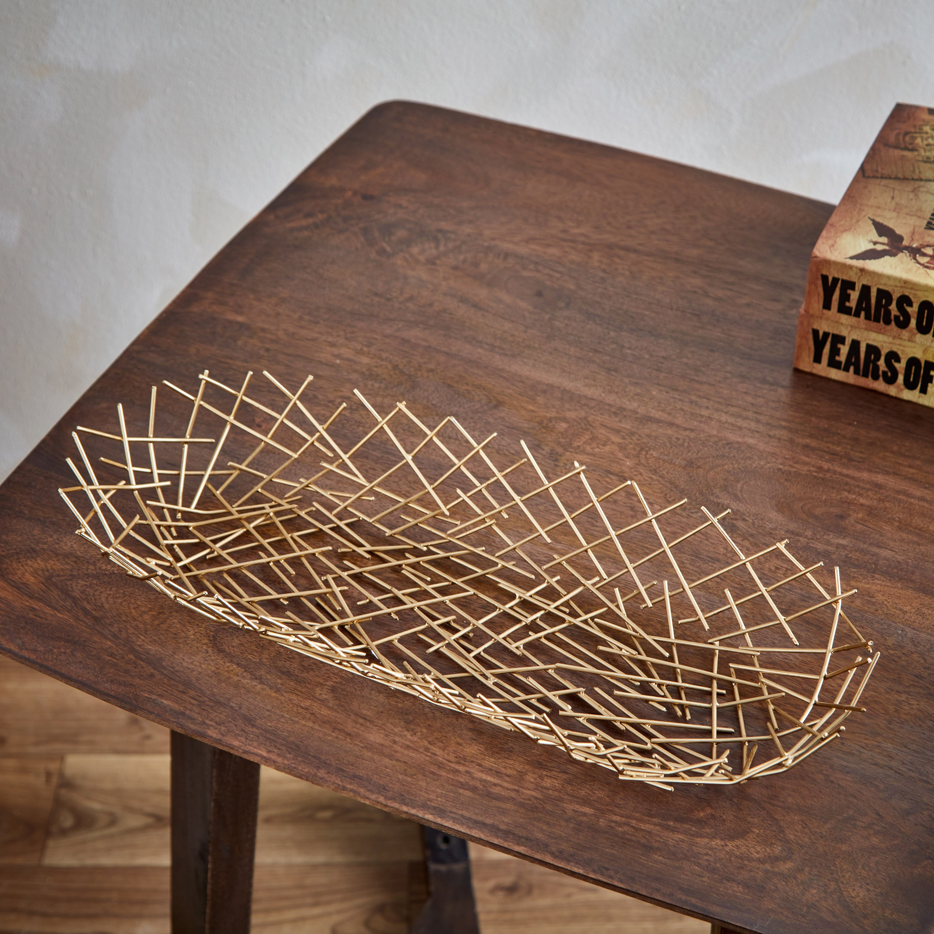 صحن معدني من لميا - 38x15x5 سم-hbxhomeware-hbxdecorandfurnishings-image-2