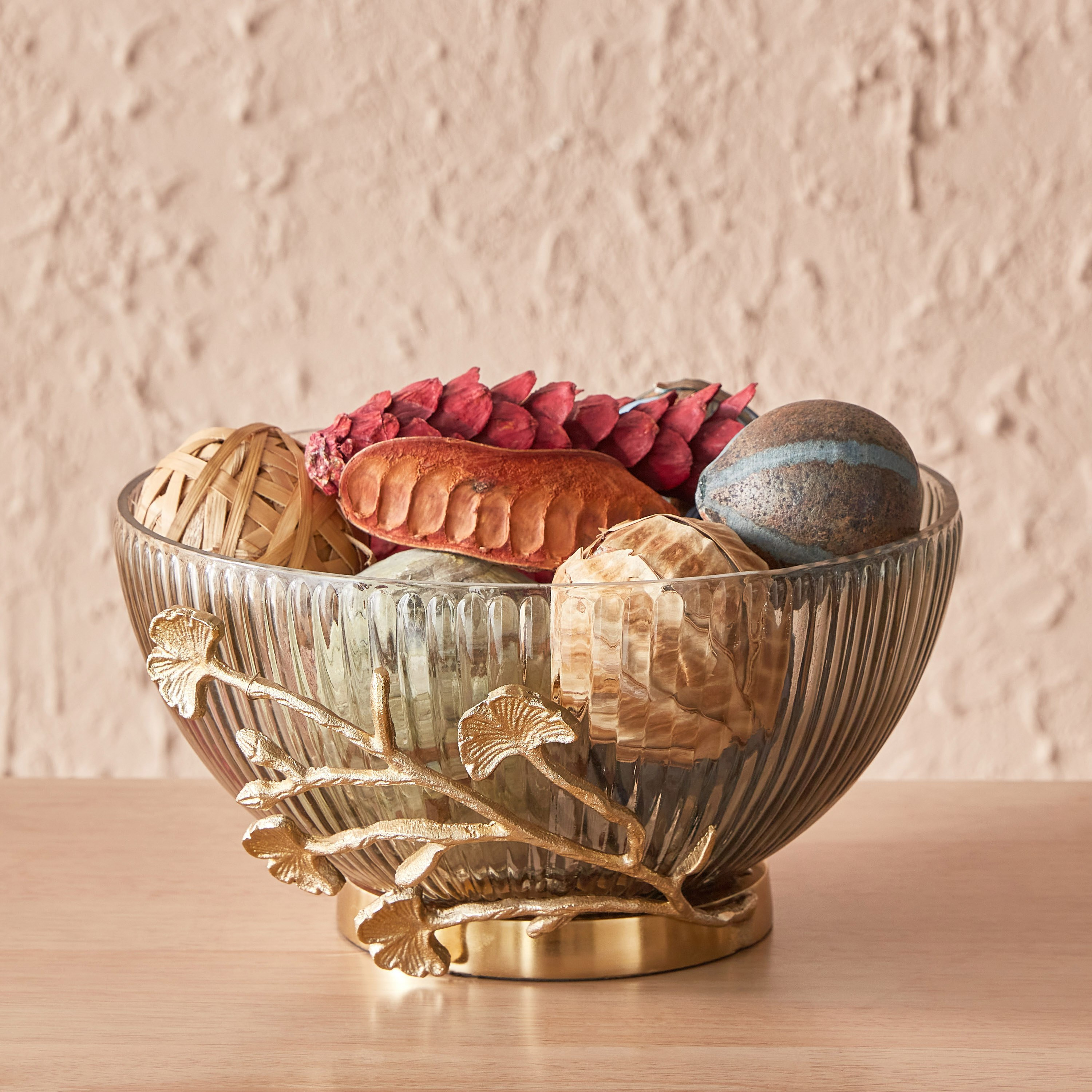 وعاء زجاجي بتزيينات أوراق شجر معدنية من بلوم - 26.5x26.5x13 سم-hbxdecorandfurnishings-homeaccessories-bowls-image-1