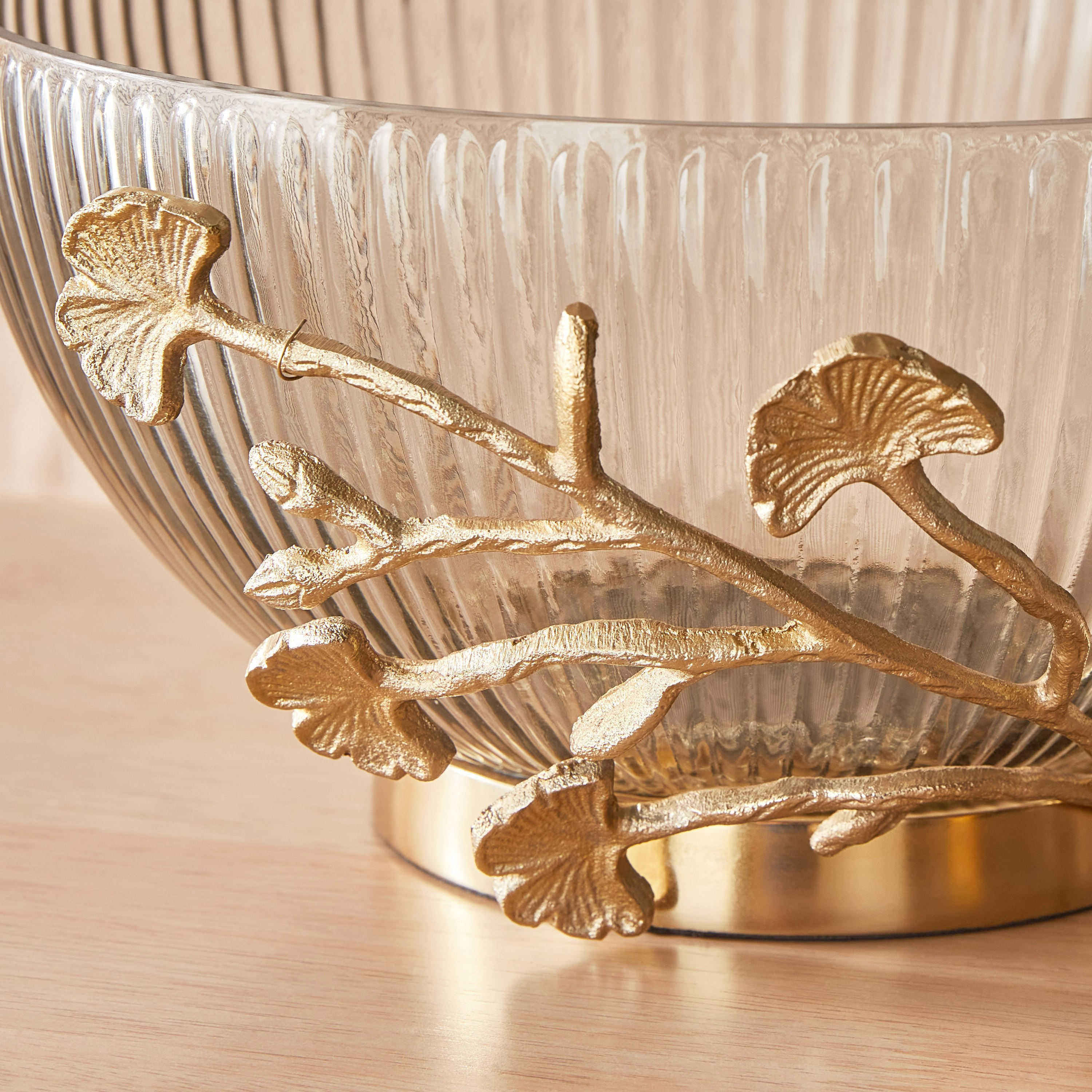 وعاء زجاجي بتزيينات أوراق شجر معدنية من بلوم - 26.5x26.5x13 سم-hbxdecorandfurnishings-homeaccessories-bowls-image-3