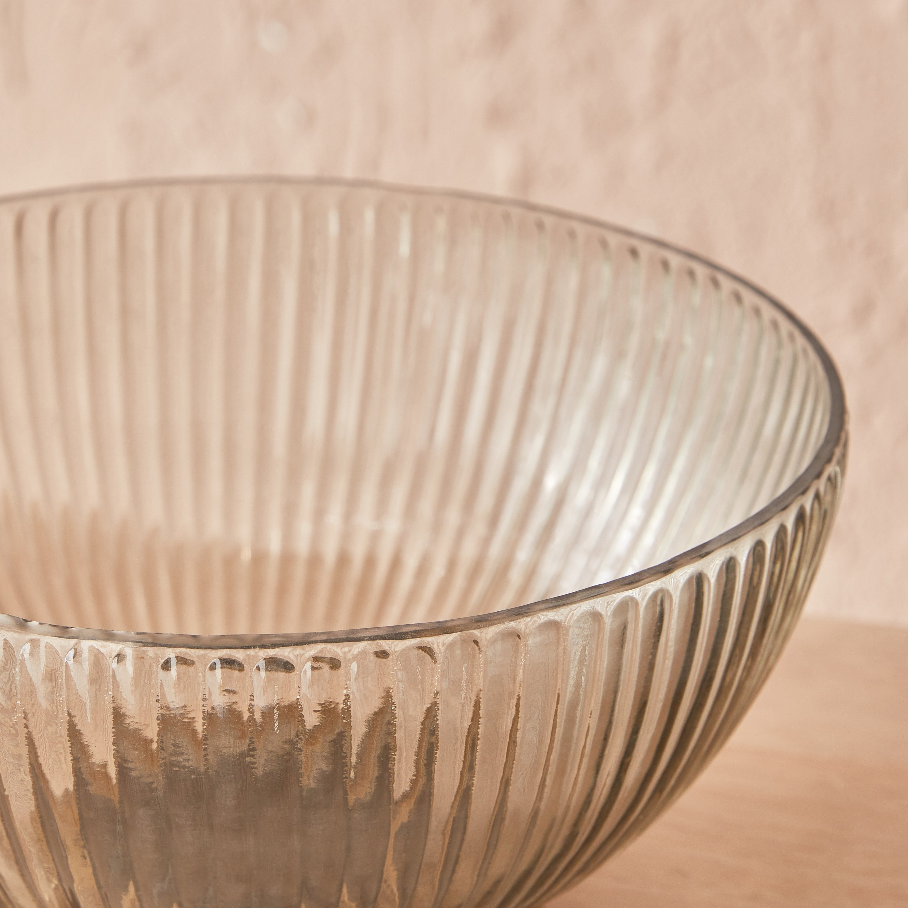 وعاء زجاجي بتزيينات أوراق شجر معدنية من بلوم - 26.5x26.5x13 سم-hbxdecorandfurnishings-homeaccessories-bowls-image-4
