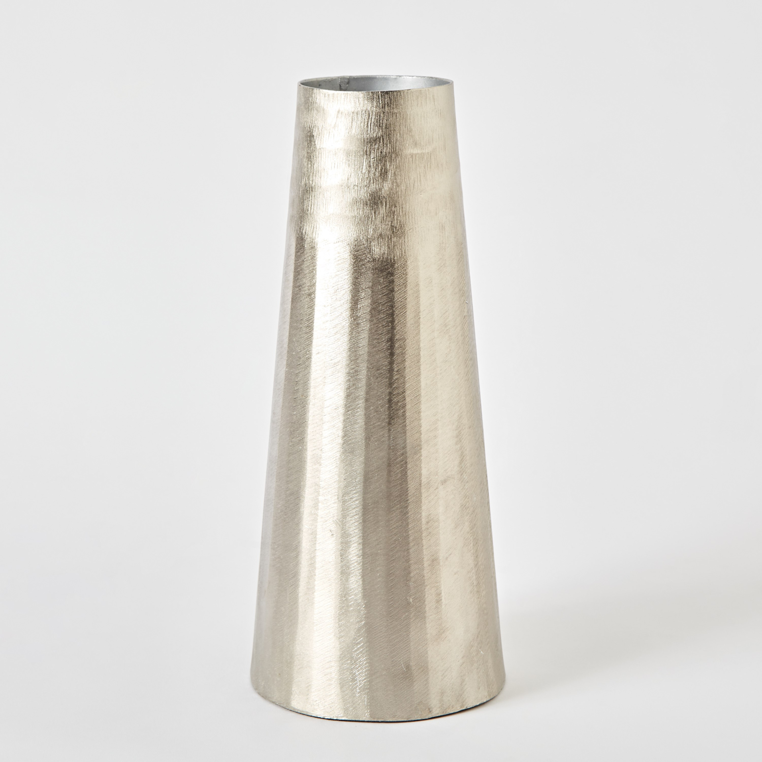 مزهرية ألومنيوم بارزة الملمس من كلوي - 15x15x33 سم-hbxbedroom-decorandaccessories-vases-image-6