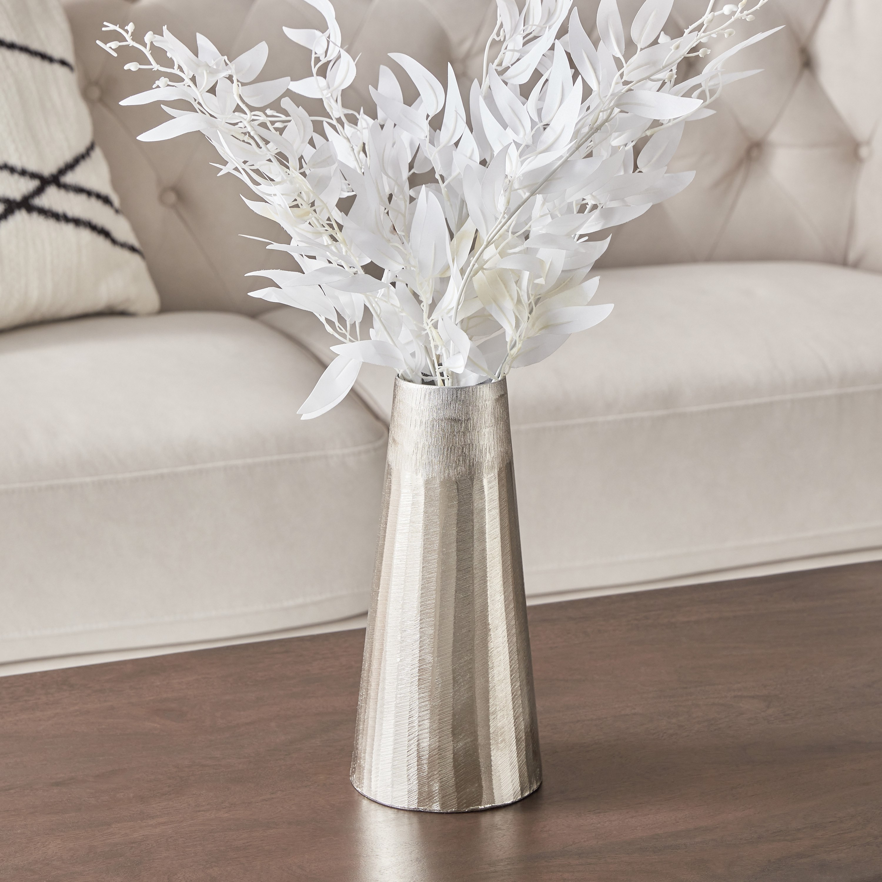 مزهرية ألومنيوم بارزة الملمس من كلوي - 13x13x28 سم-hbxbedroom-decorandaccessories-vases-image-1