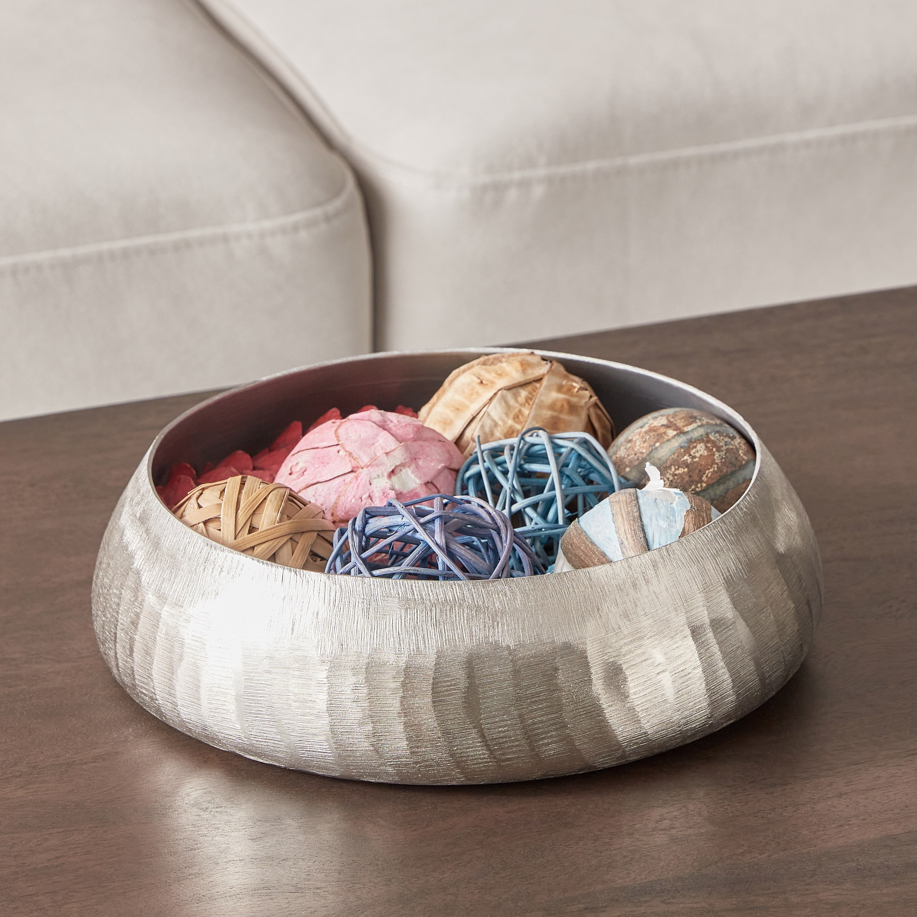 وعاء ألومنيوم بارز الملمس من كلوي - 26x26x7 سم-hbxdecorandfurnishings-homeaccessories-bowls-image-1
