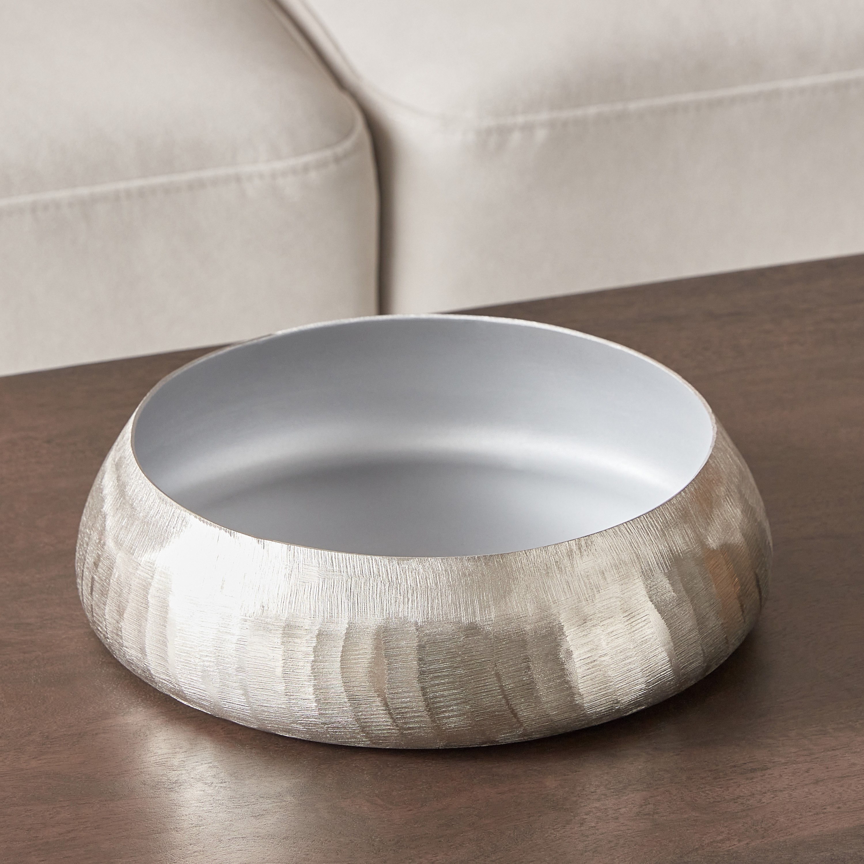 وعاء ألومنيوم بارز الملمس من كلوي - 26x26x7 سم-hbxdecorandfurnishings-homeaccessories-bowls-image-2
