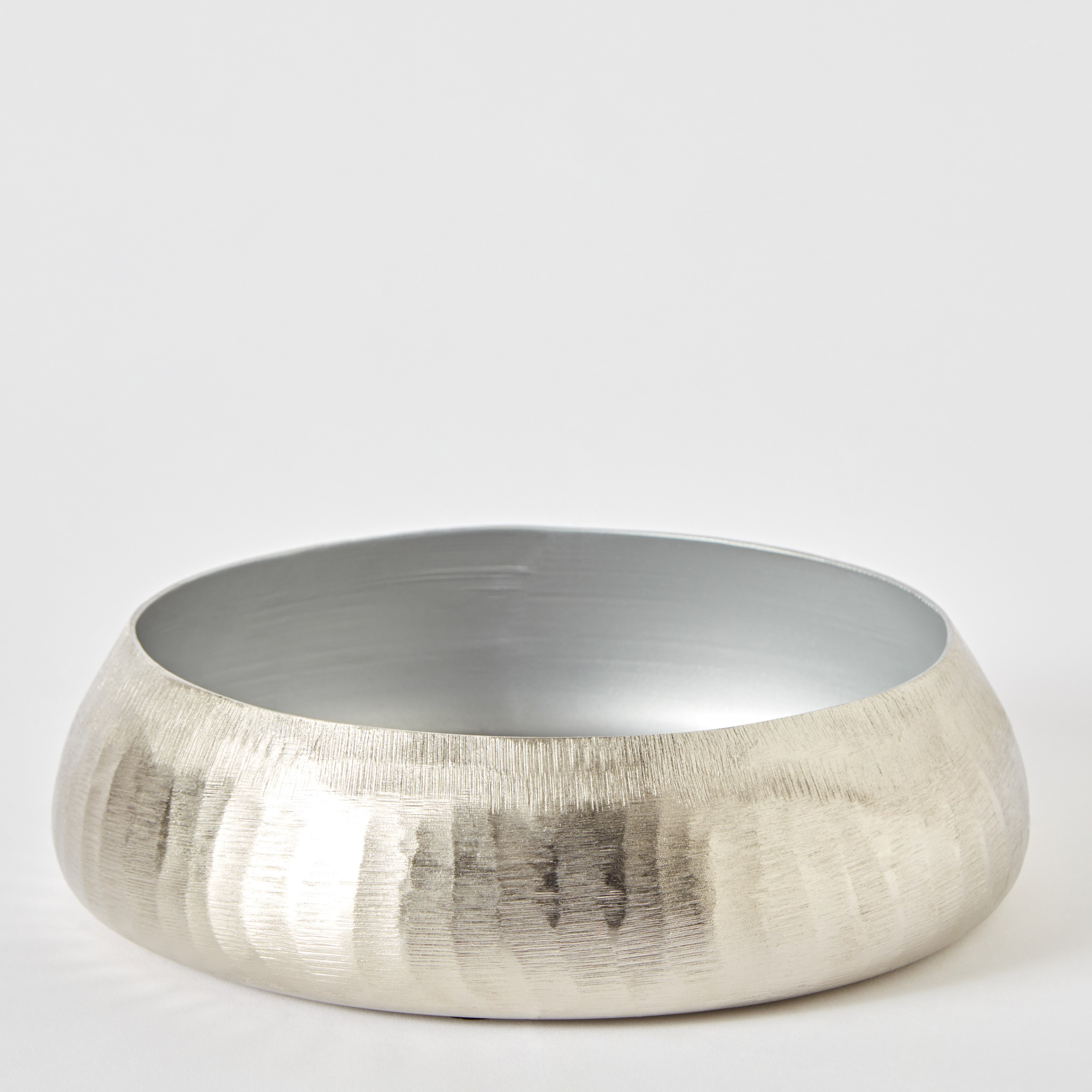 وعاء ألومنيوم بارز الملمس من كلوي - 26x26x7 سم-hbxdecorandfurnishings-homeaccessories-bowls-image-5