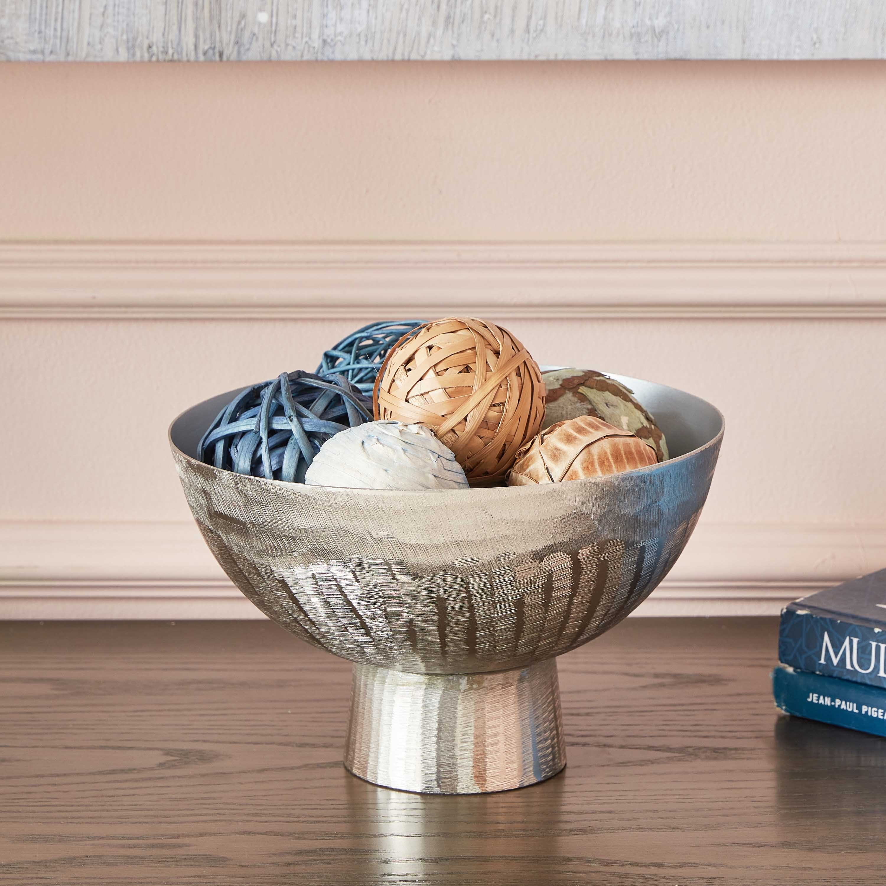 وعاء ألومنيوم بارز الملمس من كلوي - 25x25x14 سم-hbxdecorandfurnishings-homeaccessories-bowls-image-1