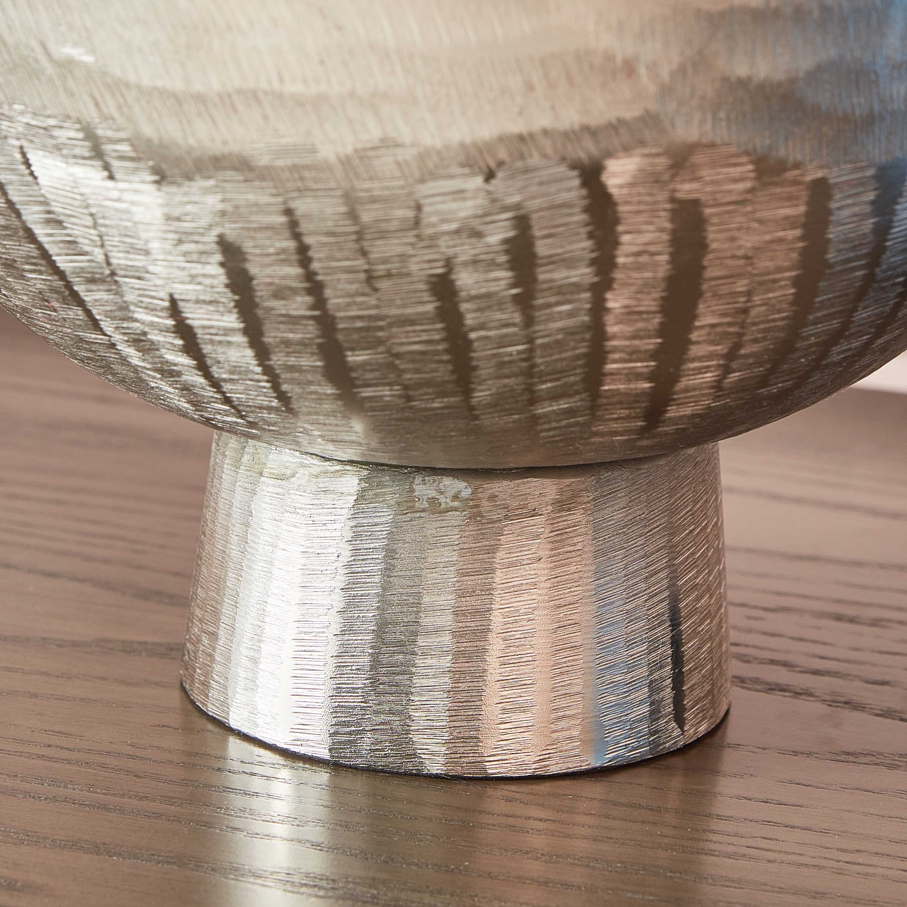 وعاء ألومنيوم بارز الملمس من كلوي - 25x25x14 سم-hbxdecorandfurnishings-homeaccessories-bowls-image-3