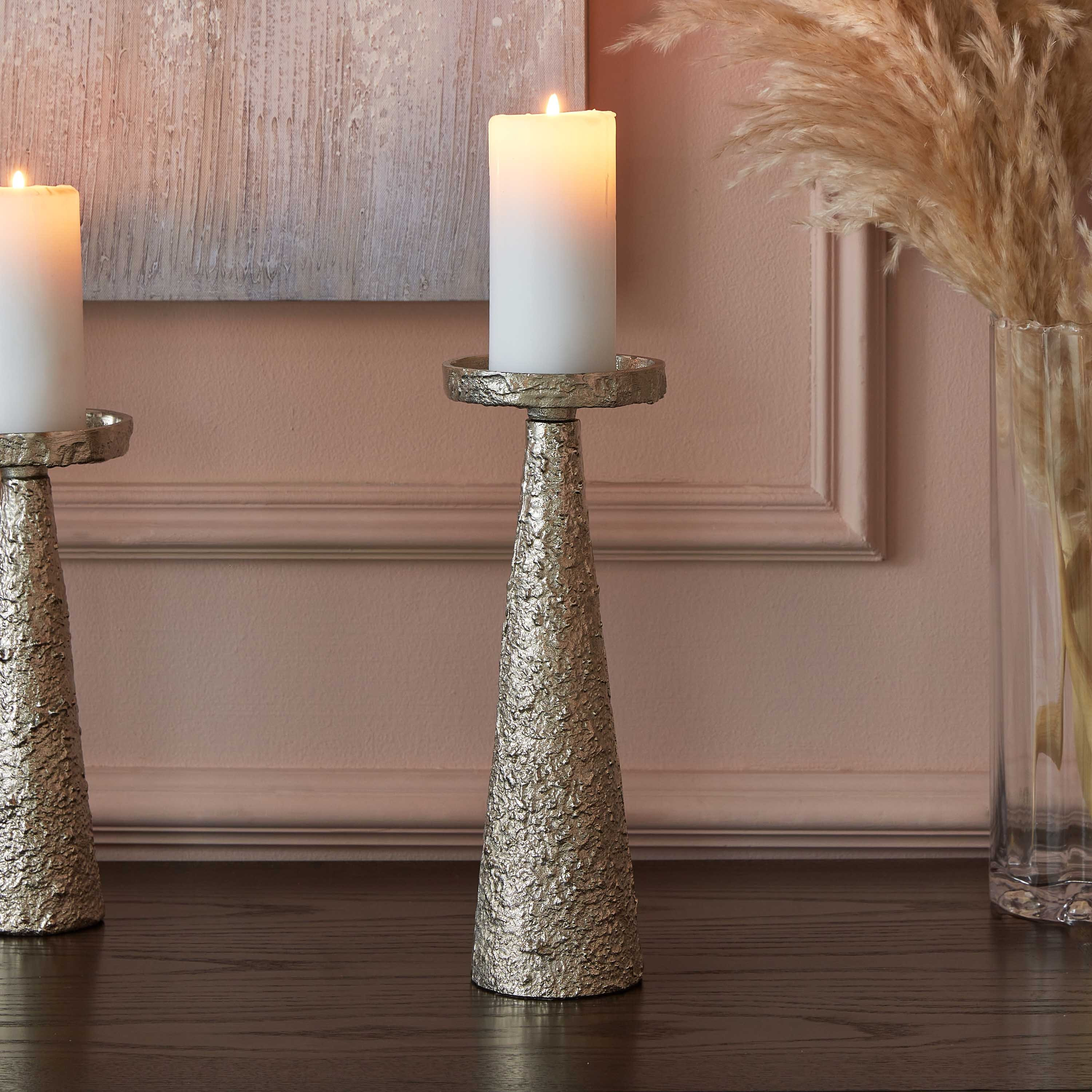 حامل شموع عمودية بارز الملمس من رقائق الألومنيوم من كلوي - 10x10x29.5 سم-hbxlivingroom-decorandaccessories-candleholders-image-1