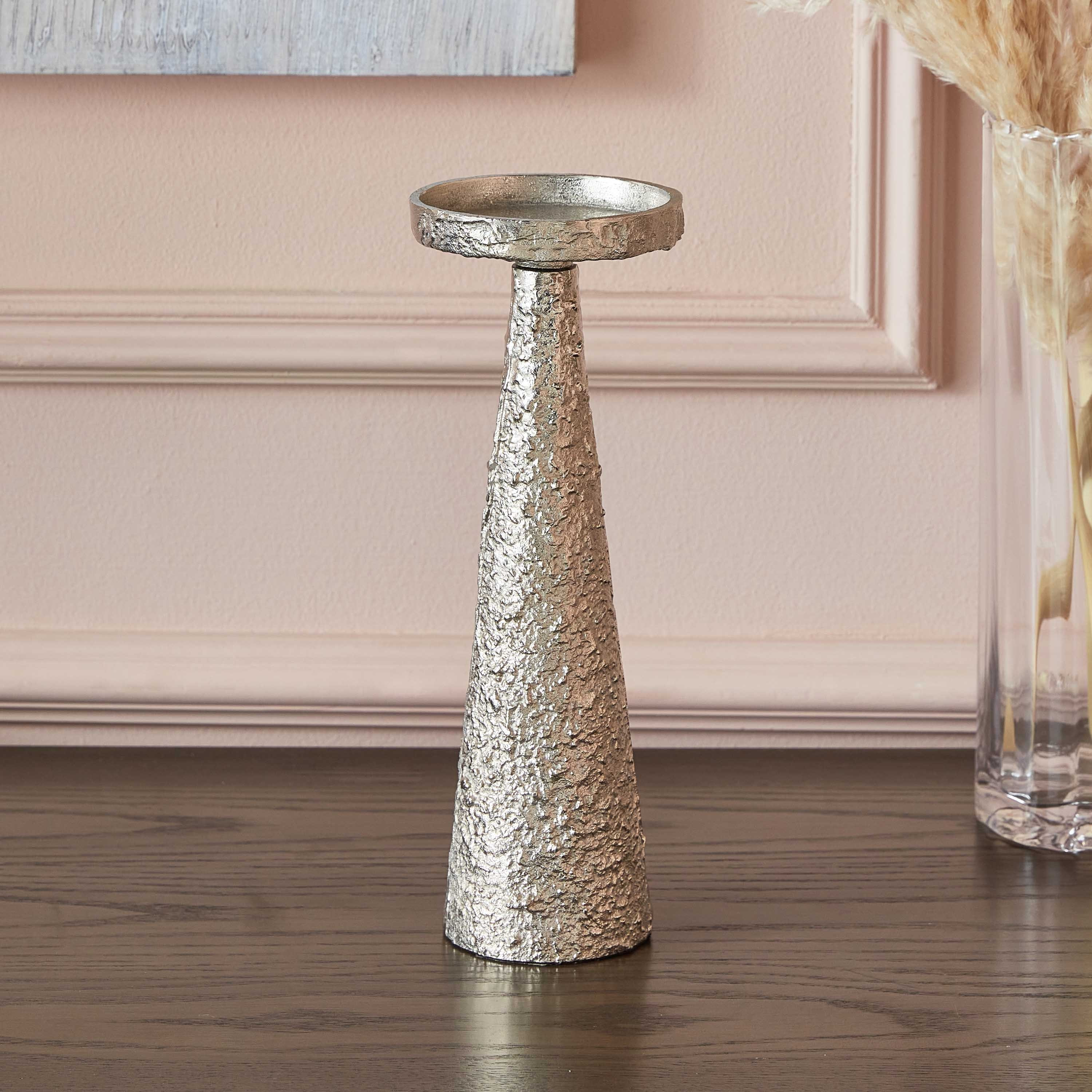 حامل شموع عمودية بارز الملمس من رقائق الألومنيوم من كلوي - 10x10x29.5 سم-hbxlivingroom-decorandaccessories-candleholders-image-2