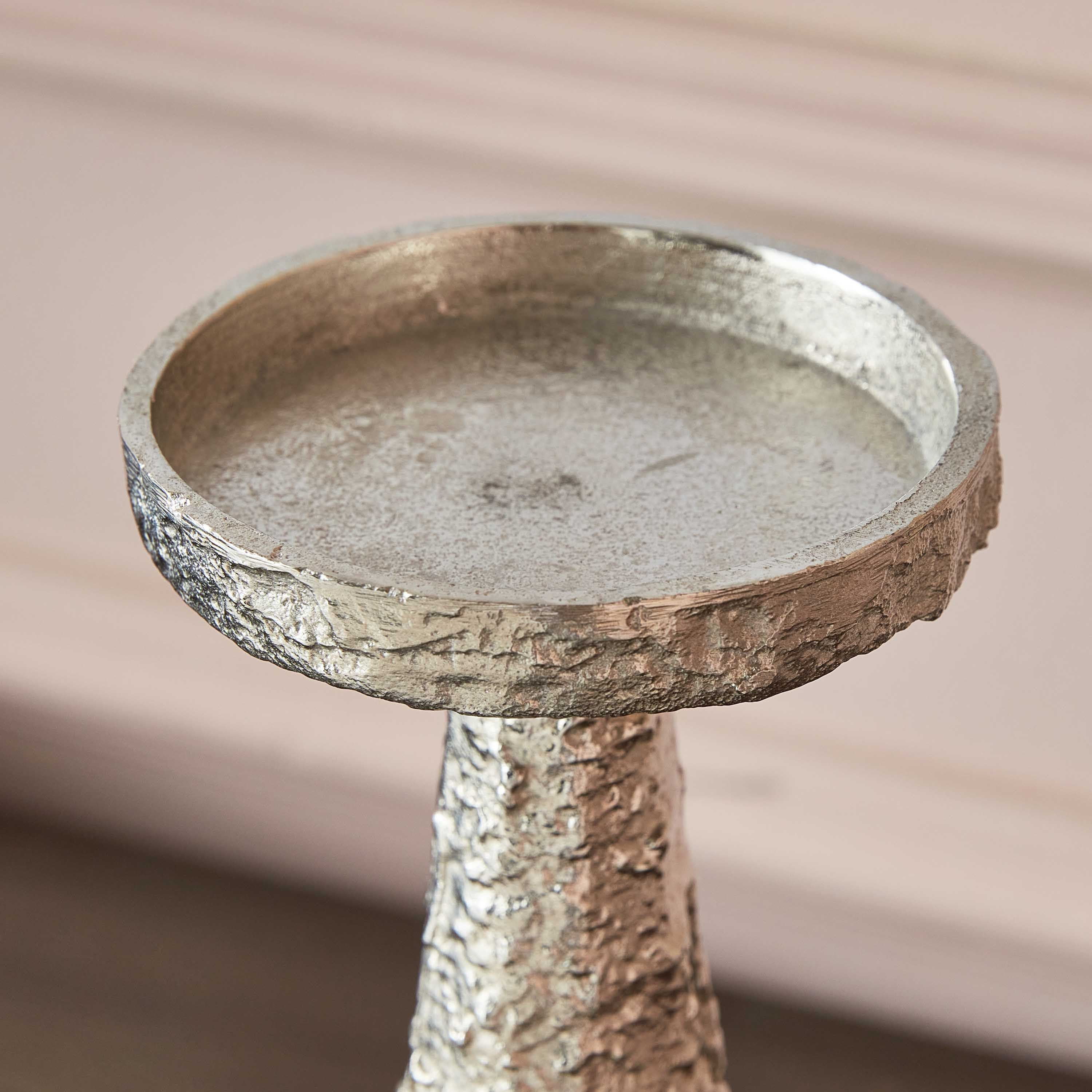 حامل شموع عمودية بارز الملمس من رقائق الألومنيوم من كلوي - 10x10x29.5 سم-hbxlivingroom-decorandaccessories-candleholders-image-3
