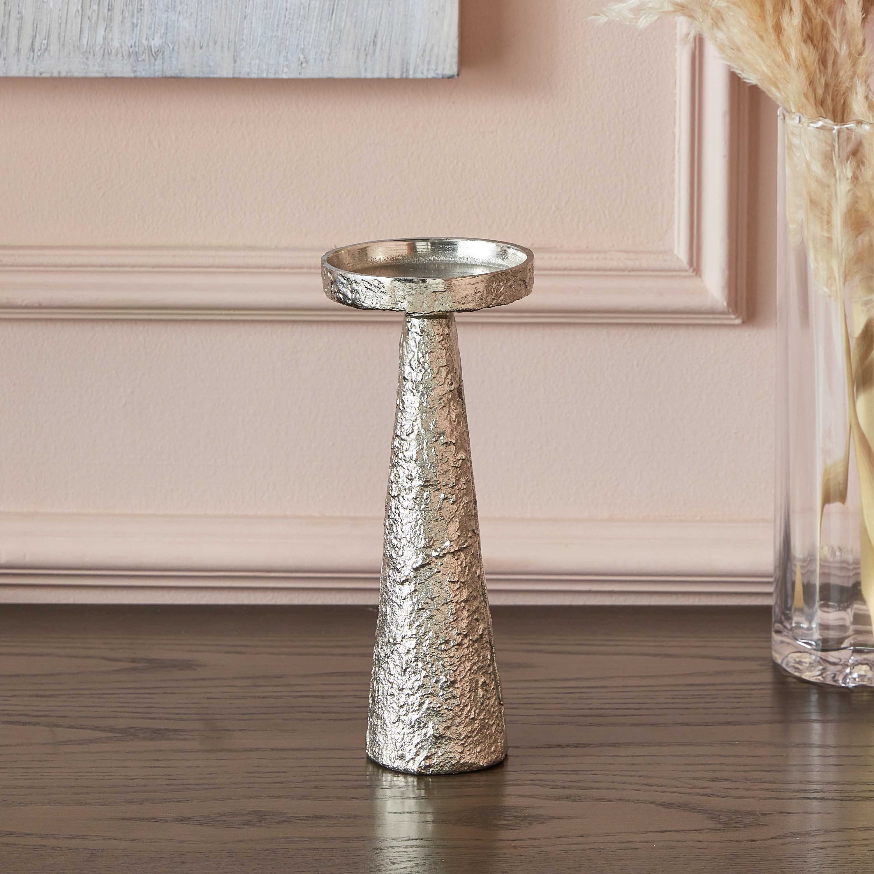 حامل شموع عمودية بارز الملمس من رقائق الألومنيوم من كلوي - 10x10x24 سم-hbxlivingroom-decorandaccessories-candleholders-image-2
