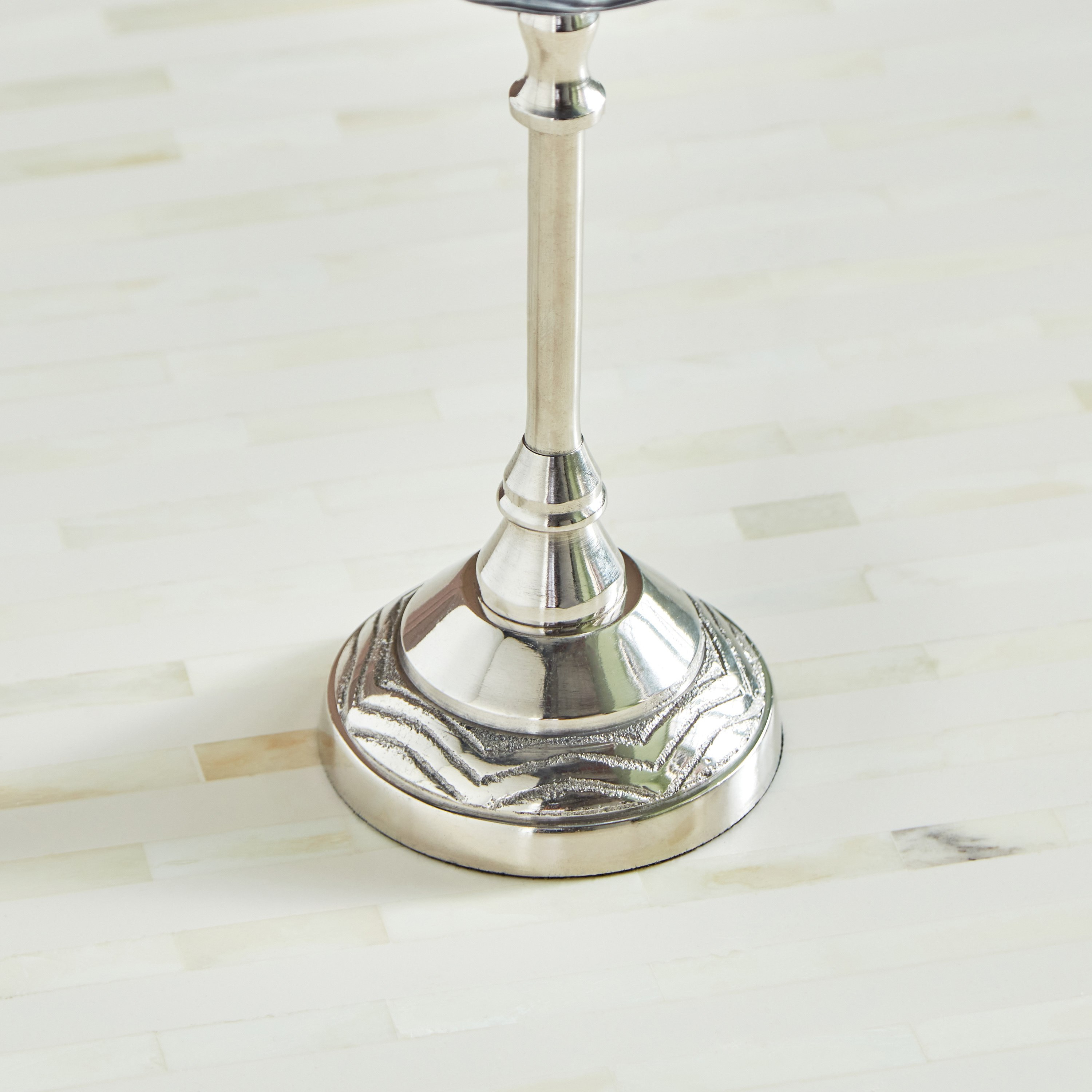فانوس زجاجي بارز الملمس بقاعدة معدنية من النيكل من سواف - 8.5x8.5x28 سم-hbxlivingroom-decorandaccessories-candleholders-image-4