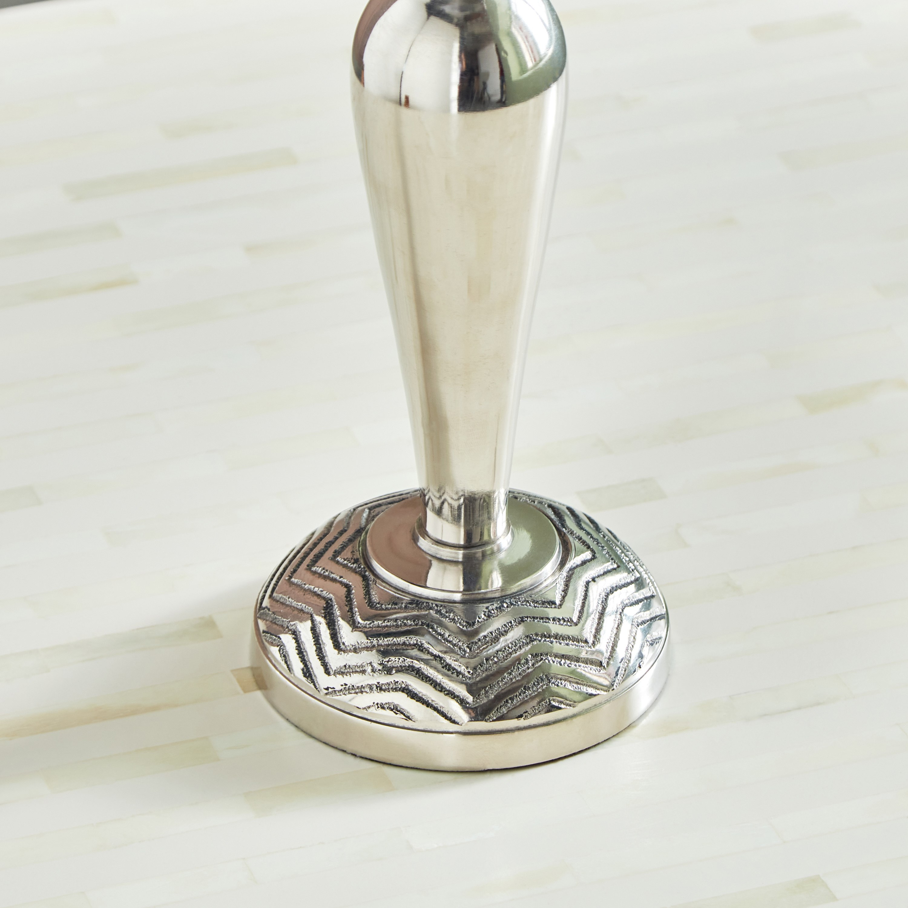 فانوس زجاجي بارز الملمس بقاعدة معدنية من النيكل من سواف - 16.5x16.5x53 سم-hbxlivingroom-decorandaccessories-candleholders-image-4