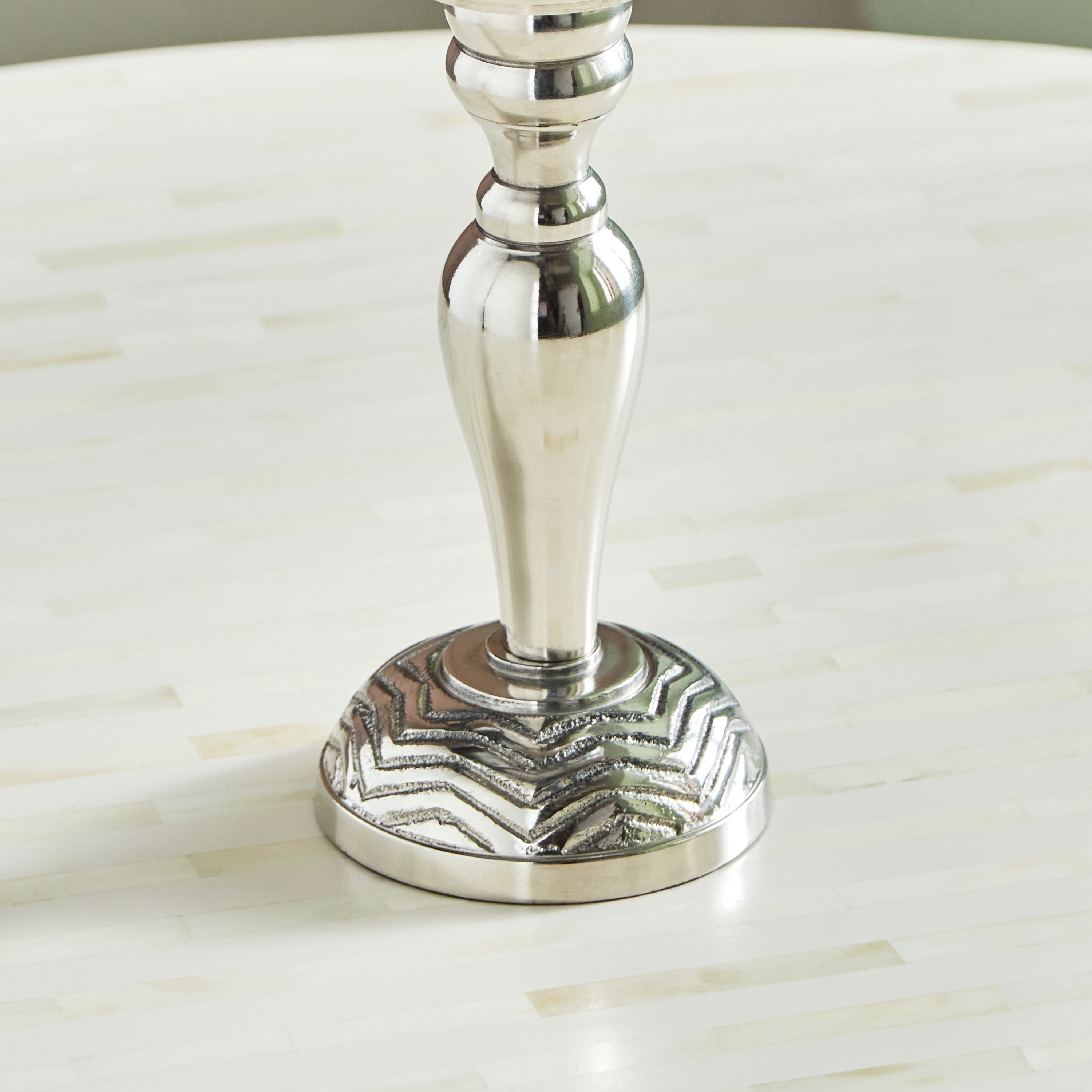 فانوس زجاجي بارز الملمس بقاعدة معدنية من النيكل من سواف - 17x17x45 سم-hbxlivingroom-decorandaccessories-candleholders-image-4
