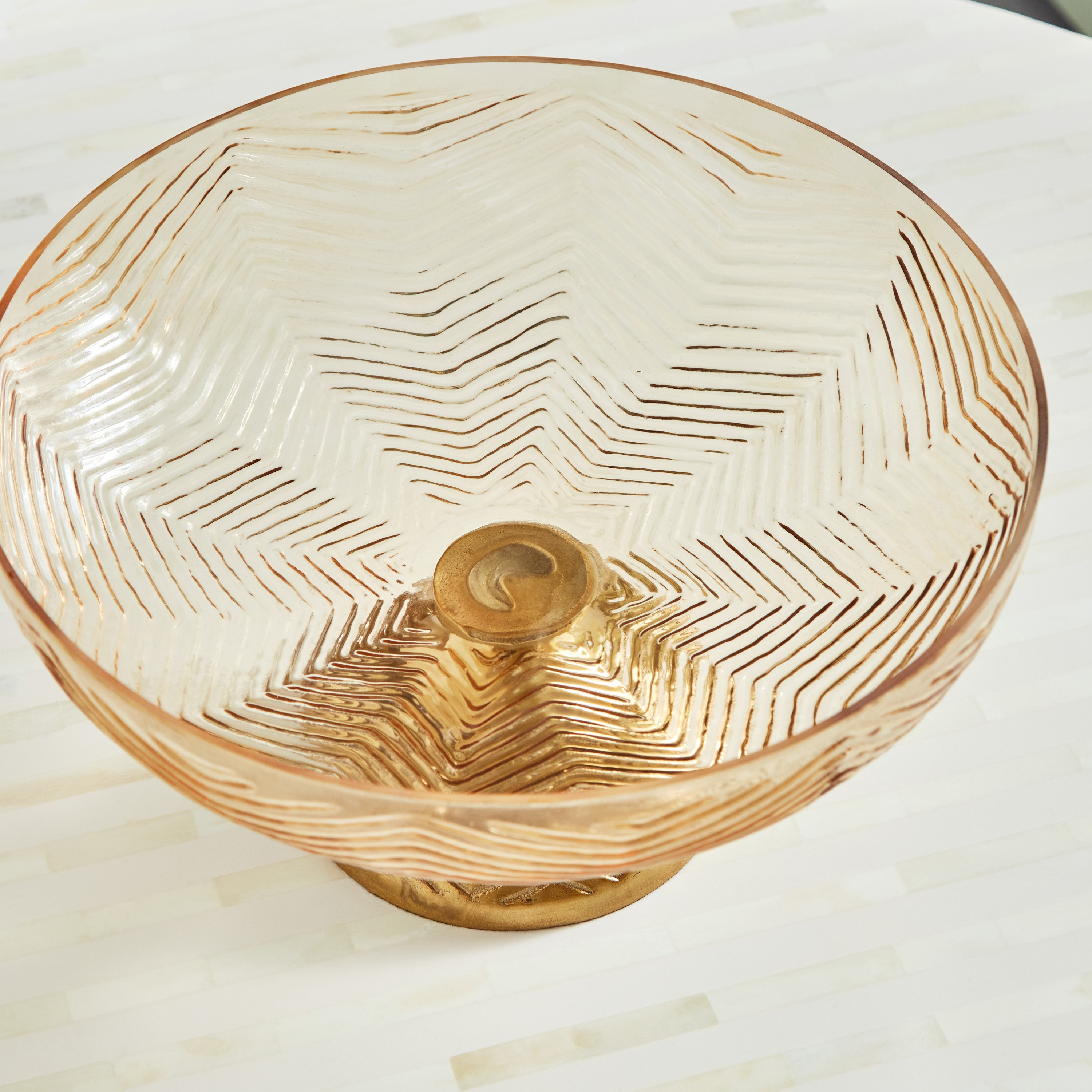 وعاء زجاجي بارز الملمس بقاعدة معدنية من النيكل من سواف - 30x30x14.5 سم-hbxdecorandfurnishings-homeaccessories-bowls-image-3