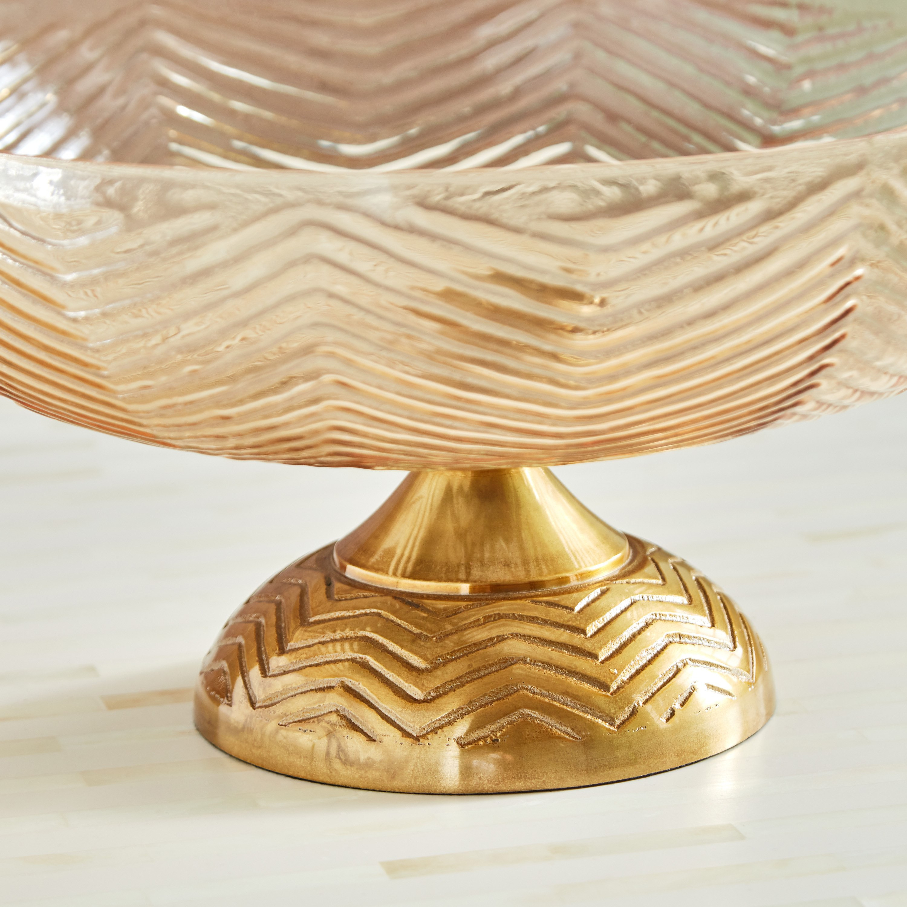 وعاء زجاجي بارز الملمس بقاعدة معدنية من النيكل من سواف - 30x30x14.5 سم-hbxdecorandfurnishings-homeaccessories-bowls-image-4