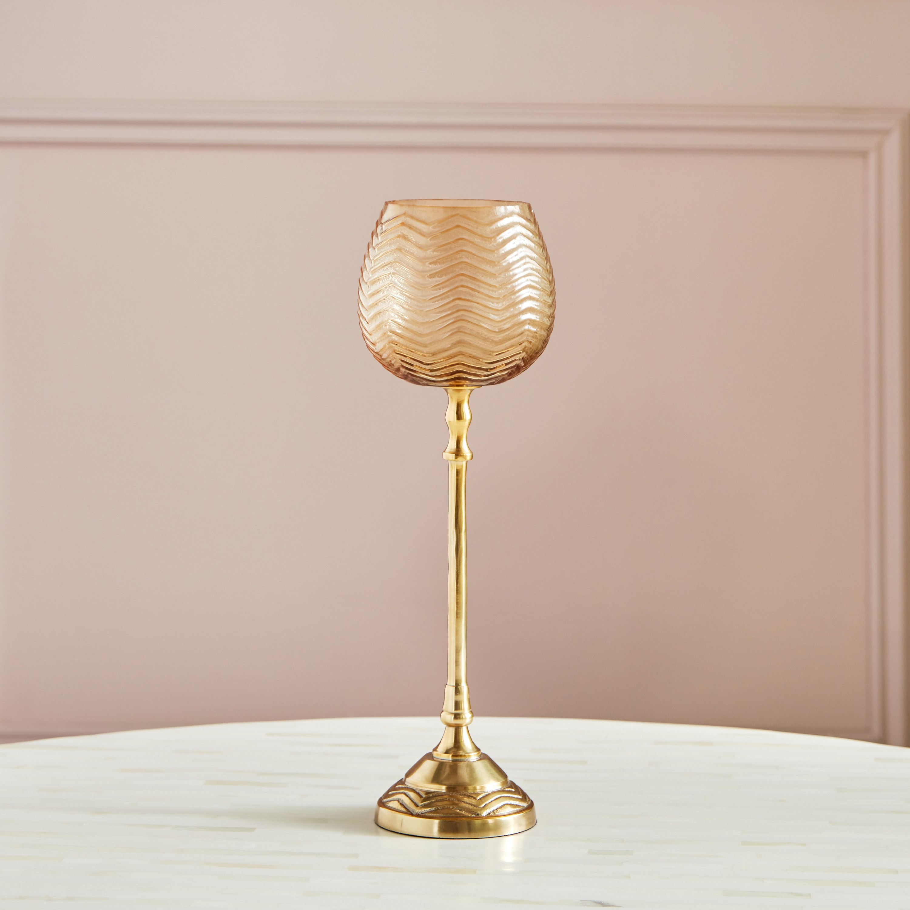 فانوس زجاجي بارز الملمس بقاعدة معدنية من سواف - 10x10x34 سم-hbxlivingroom-decorandaccessories-candleholders-image-2