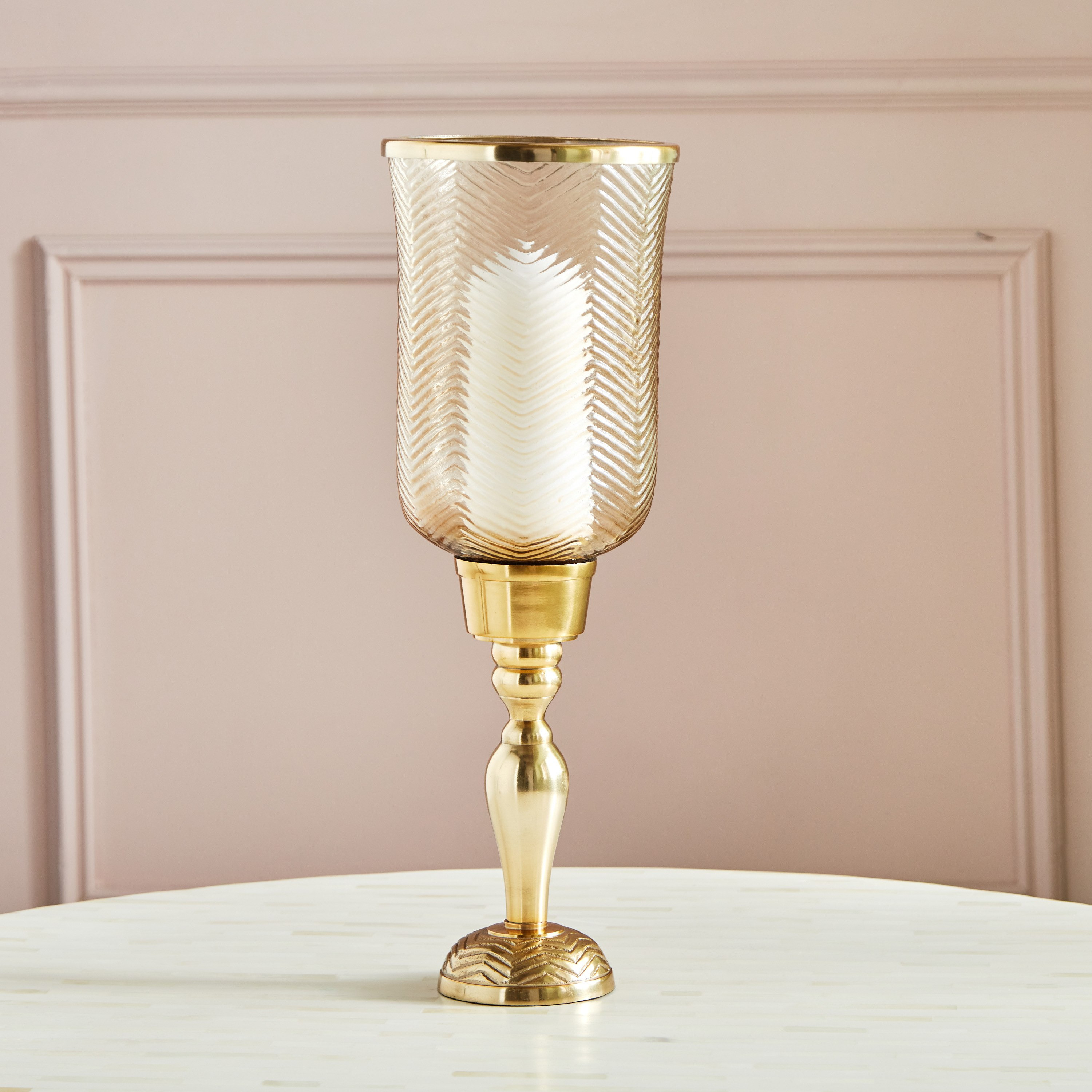 فانوس زجاجي بارز الملمس بقاعدة معدنية من سواف - 16.5x16.5x53 سم-hbxlivingroom-decorandaccessories-candleholders-image-1