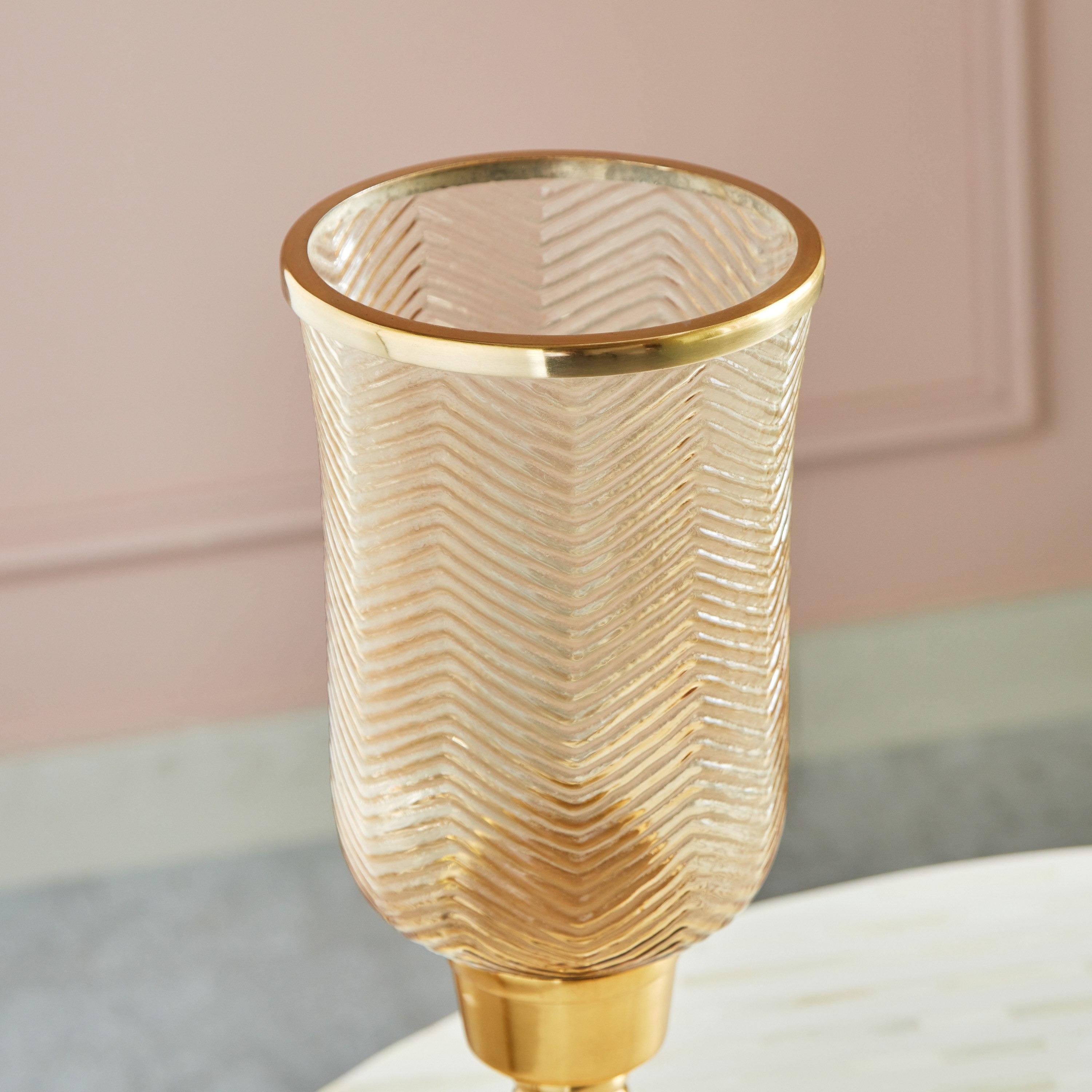 فانوس زجاجي بارز الملمس بقاعدة معدنية من سواف - 16.5x16.5x53 سم-hbxlivingroom-decorandaccessories-candleholders-image-3