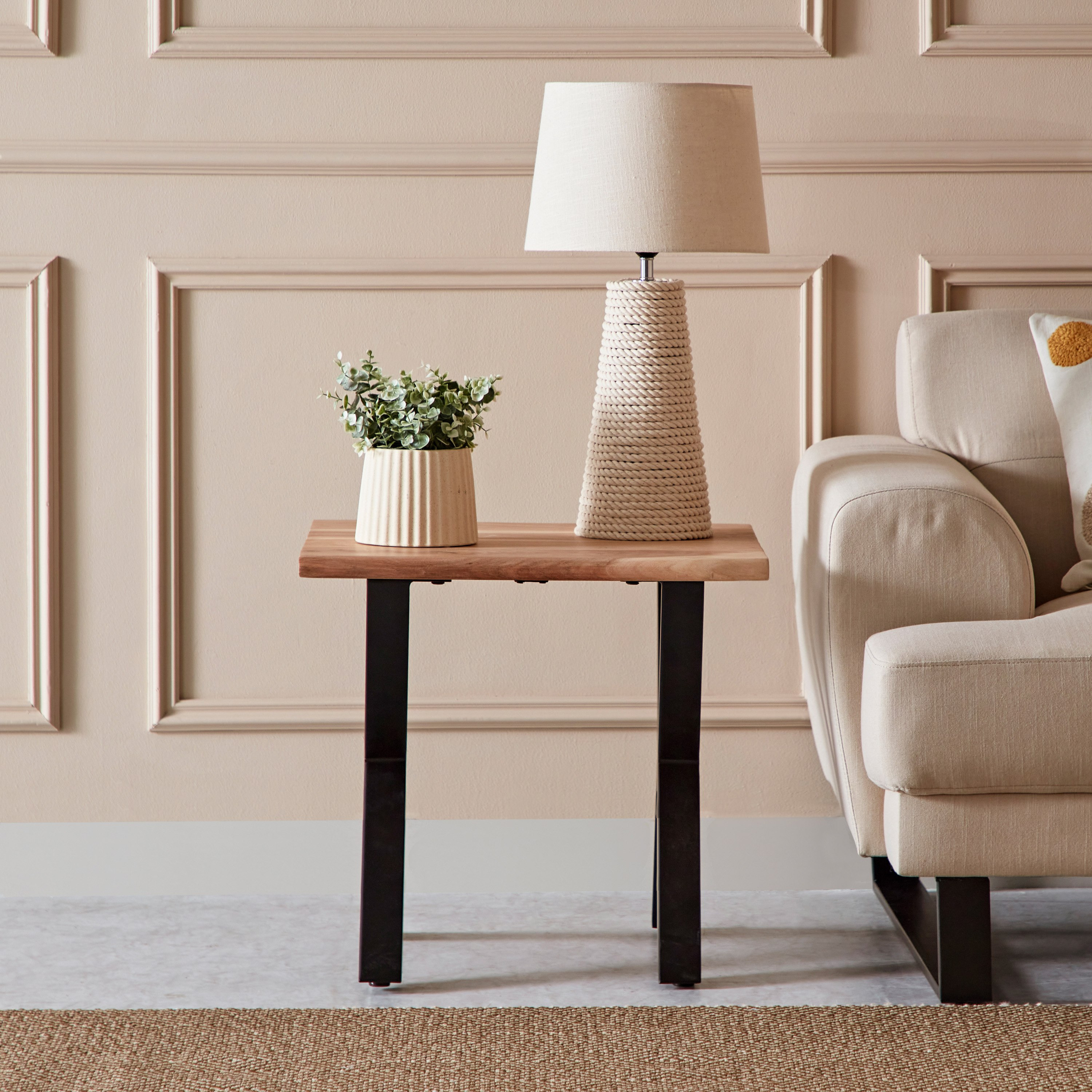 طاولة جانبية من الخشب الصلب - أرنو لايف إيدج من فيندرا-hbxfurniture-livingroom-endtables-image-2