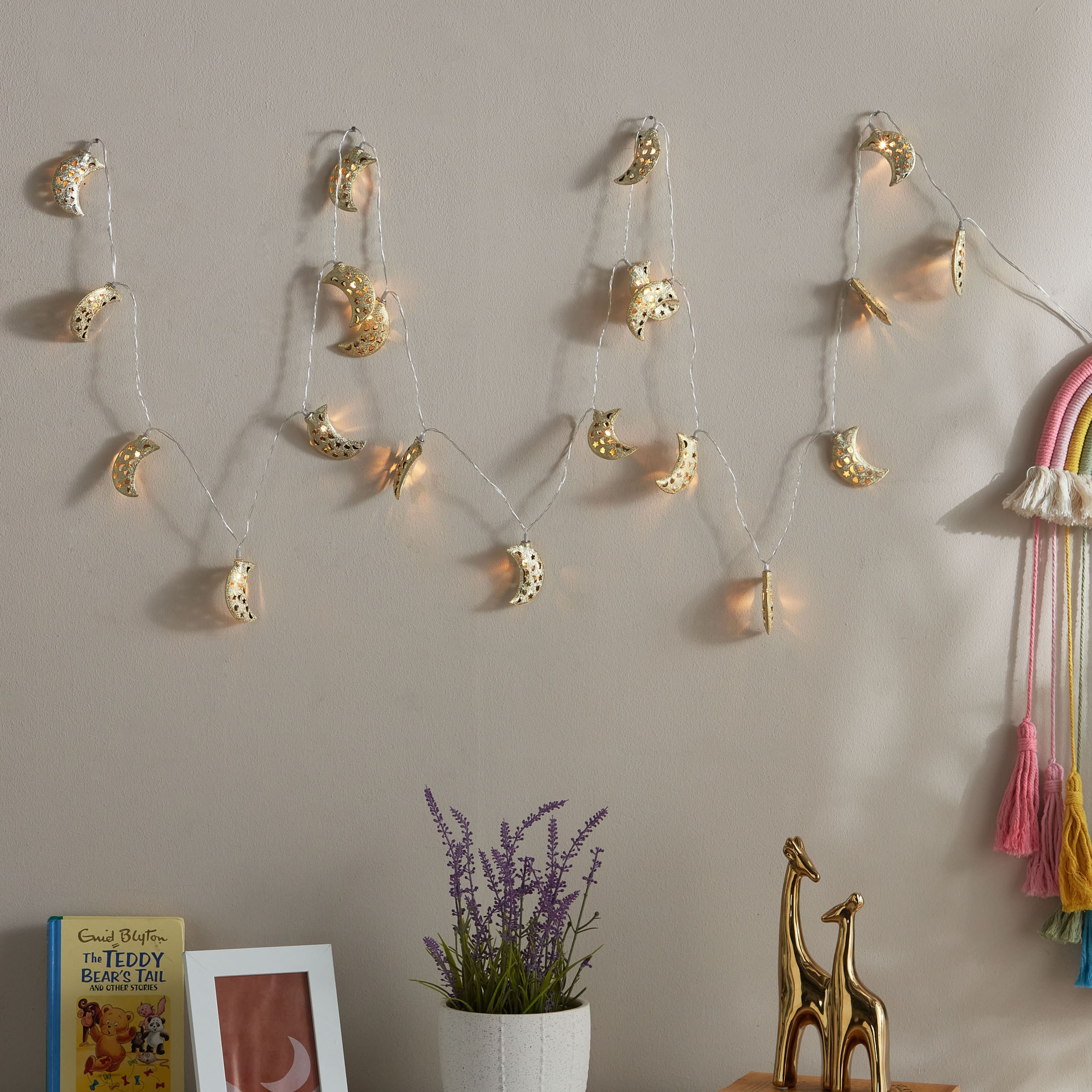 إضاءة إل إي دي بتصميم نجوم وقمر من رون - 315 سم-hbxhomeware-lighting-decorativesandstringlights-image-1