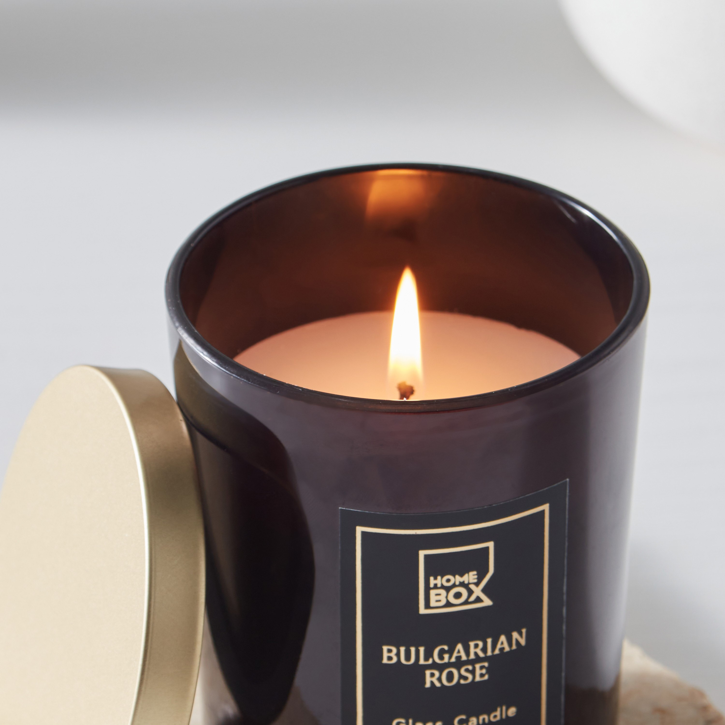 جرة شموع برائحة الورد البلغاري مع غطاء من ميدنايت ايسنس - 170 جم-hbxlivingroom-decorandaccessories-candles-image-4