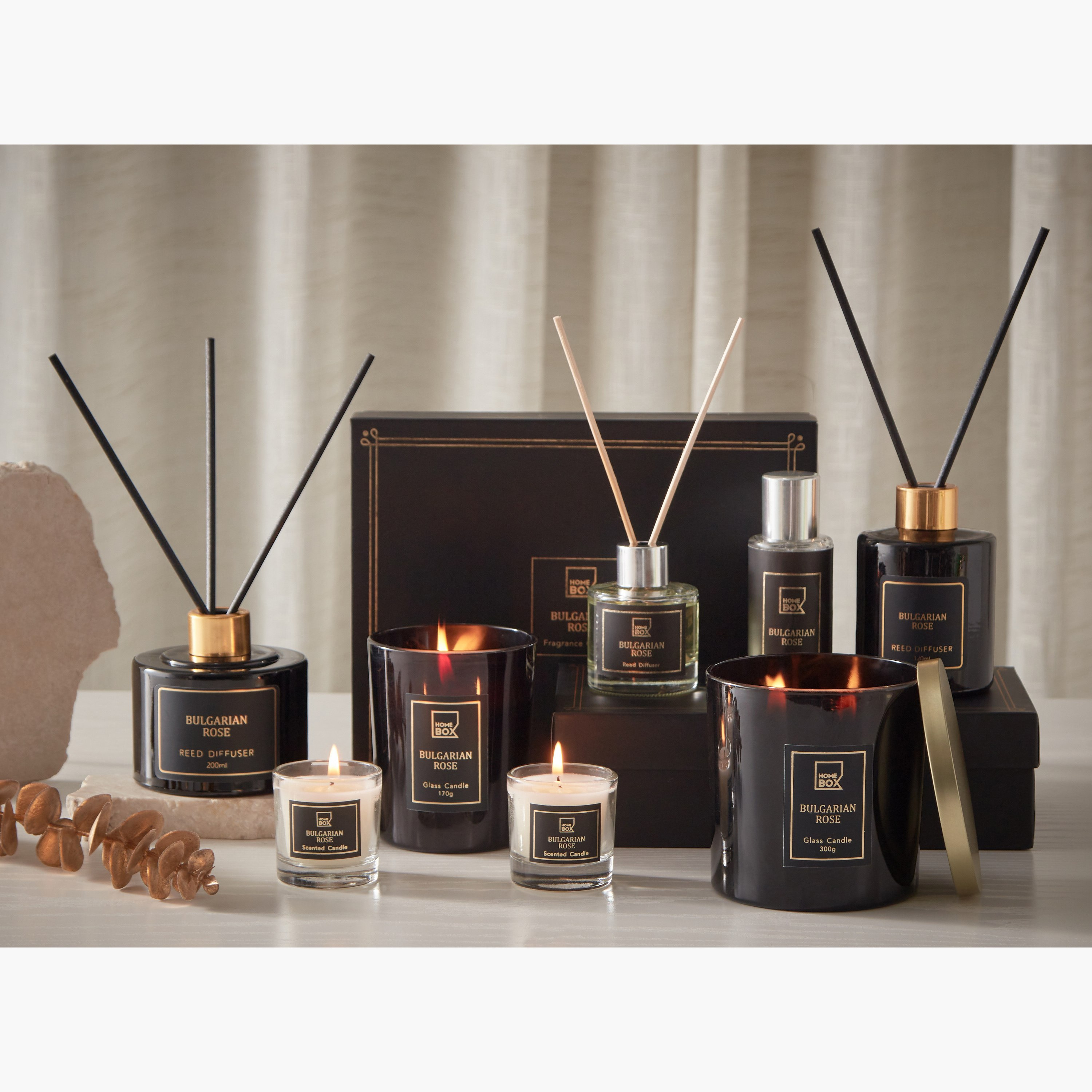 جرة شموع برائحة الورد البلغاري مع غطاء من ميدنايت ايسنس - 170 جم-hbxlivingroom-decorandaccessories-candles-image-5