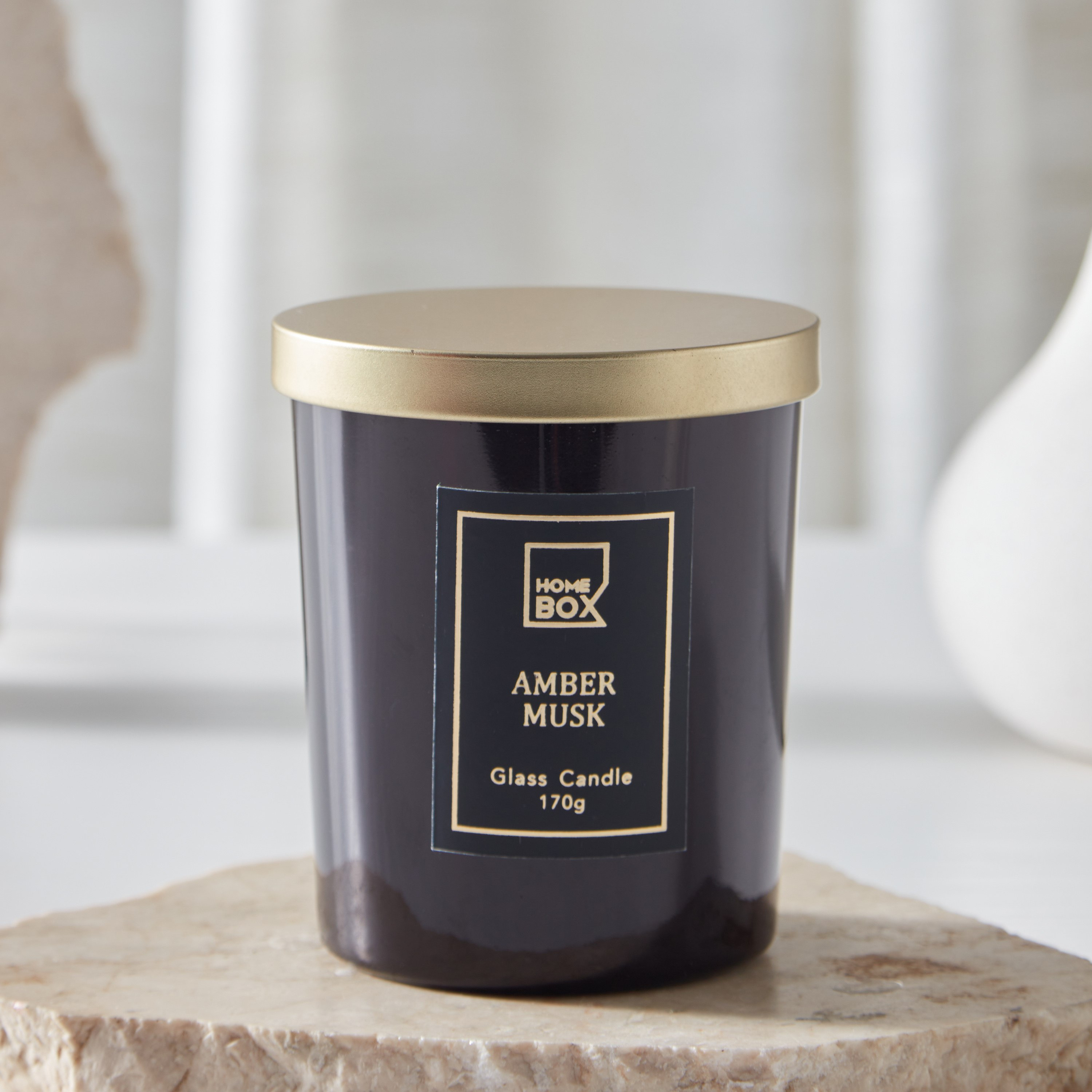 جرة شموع بغطاء برائحة المسك والعنبر من ميدنايت إيسنس - 170 جم-hbxlivingroom-decorandaccessories-candles-image-1