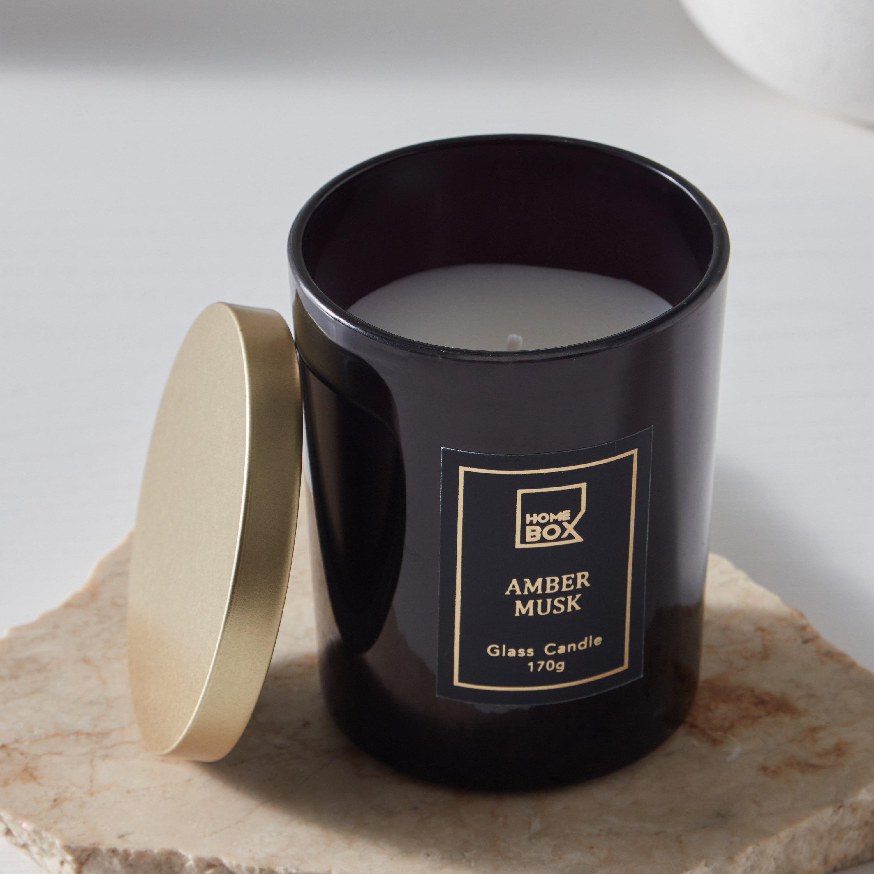 جرة شموع بغطاء برائحة المسك والعنبر من ميدنايت إيسنس - 170 جم-hbxlivingroom-decorandaccessories-candles-image-2
