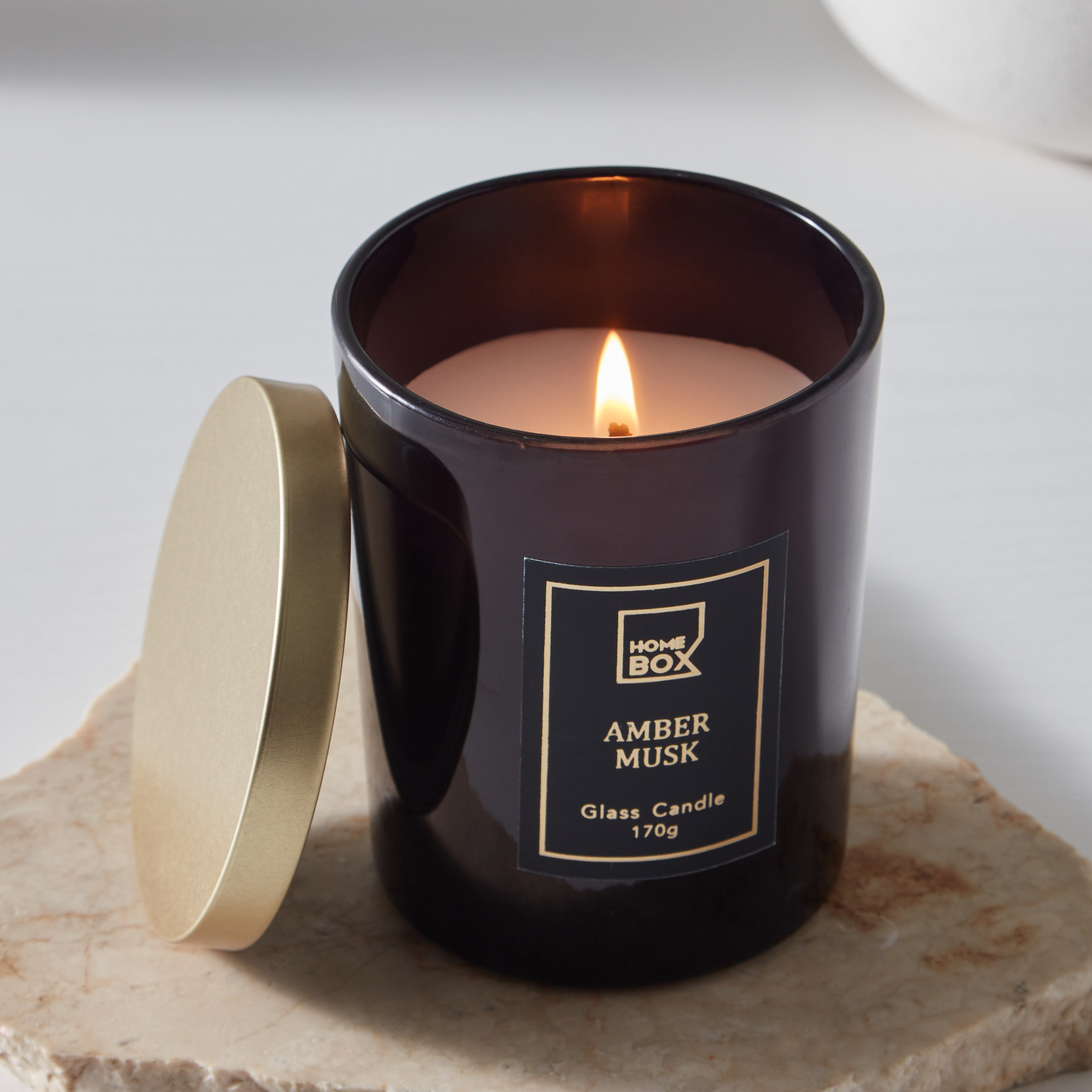 جرة شموع بغطاء برائحة المسك والعنبر من ميدنايت إيسنس - 170 جم-hbxlivingroom-decorandaccessories-candles-image-3