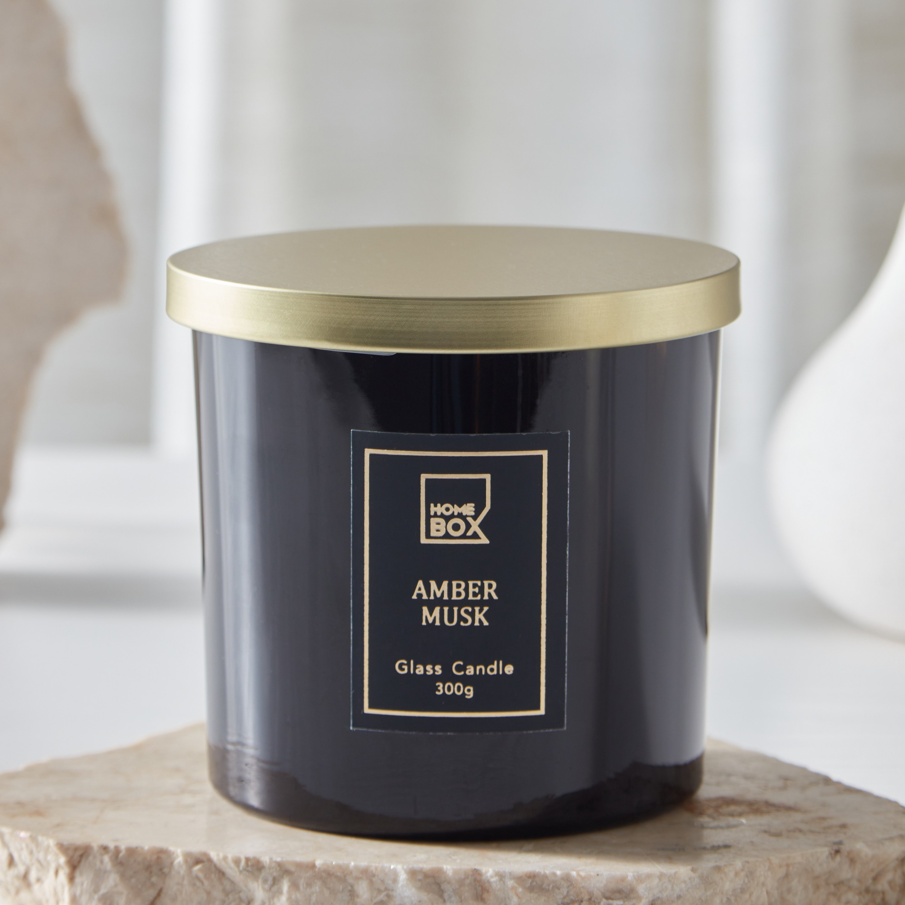 جرة شموع بغطاء برائحة المسك والعنبر من ميدنايت ايسنس - 300 جم-hbxlivingroom-decorandaccessories-candles-image-1