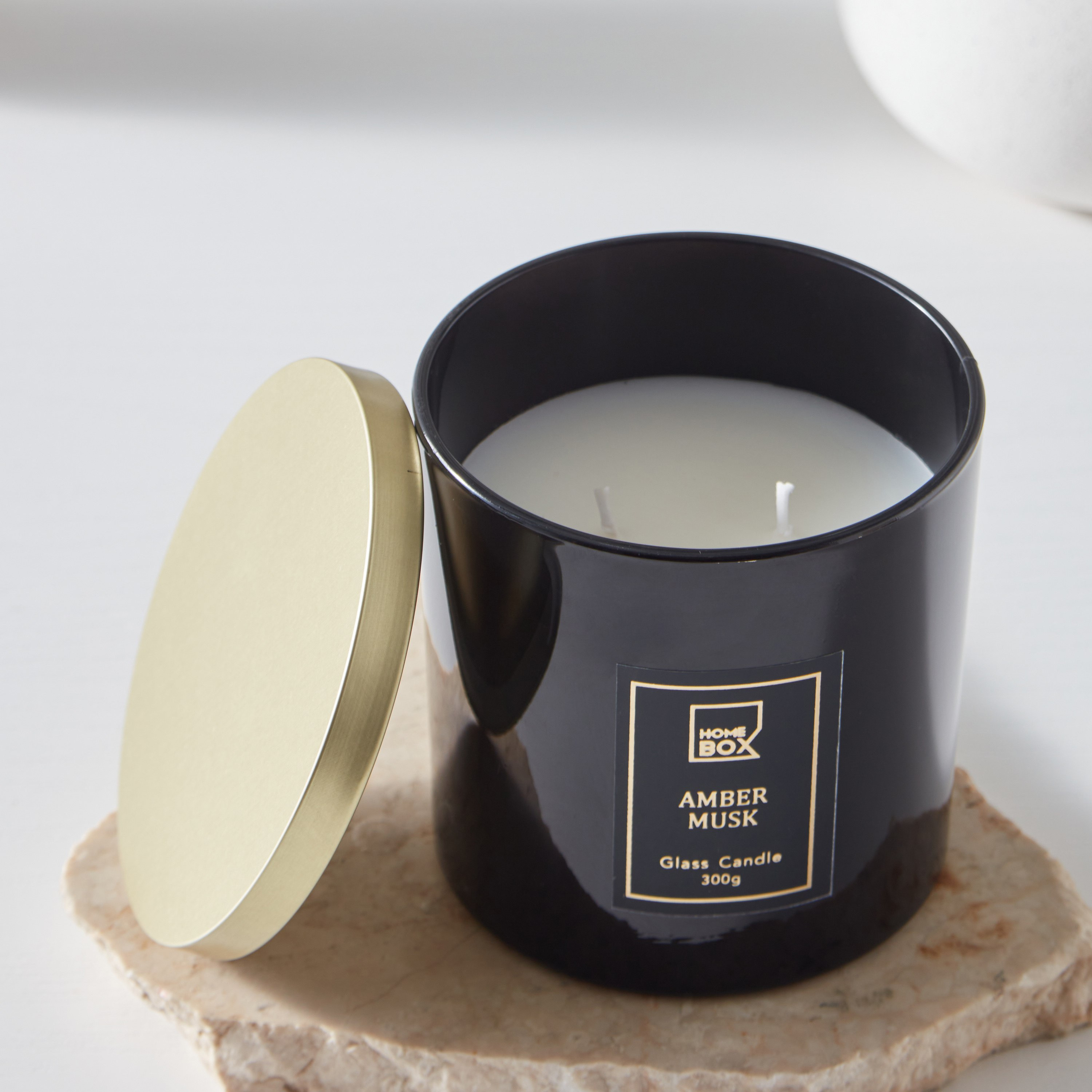 جرة شموع بغطاء برائحة المسك والعنبر من ميدنايت ايسنس - 300 جم-hbxlivingroom-decorandaccessories-candles-image-2