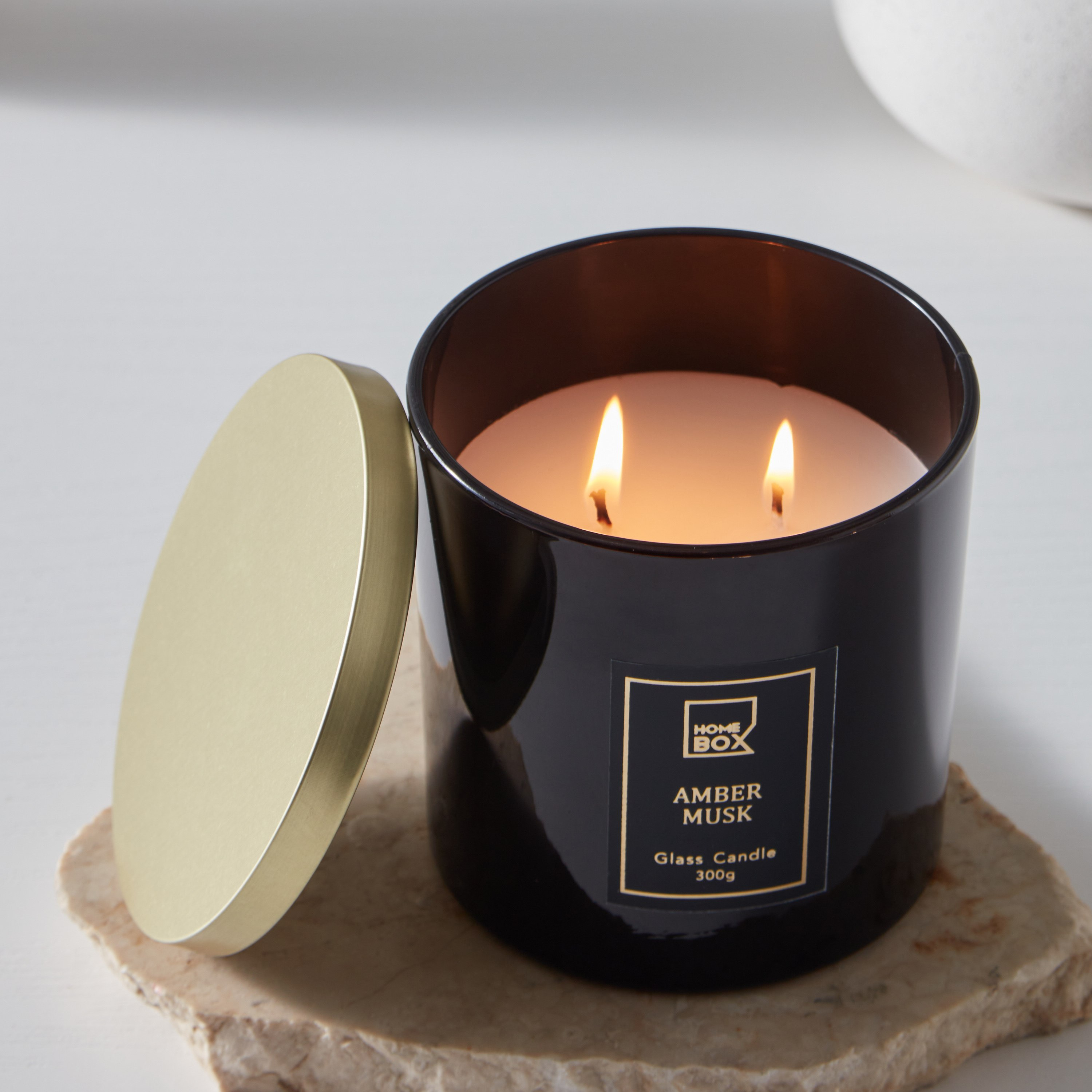 جرة شموع بغطاء برائحة المسك والعنبر من ميدنايت ايسنس - 300 جم-hbxlivingroom-decorandaccessories-candles-image-3