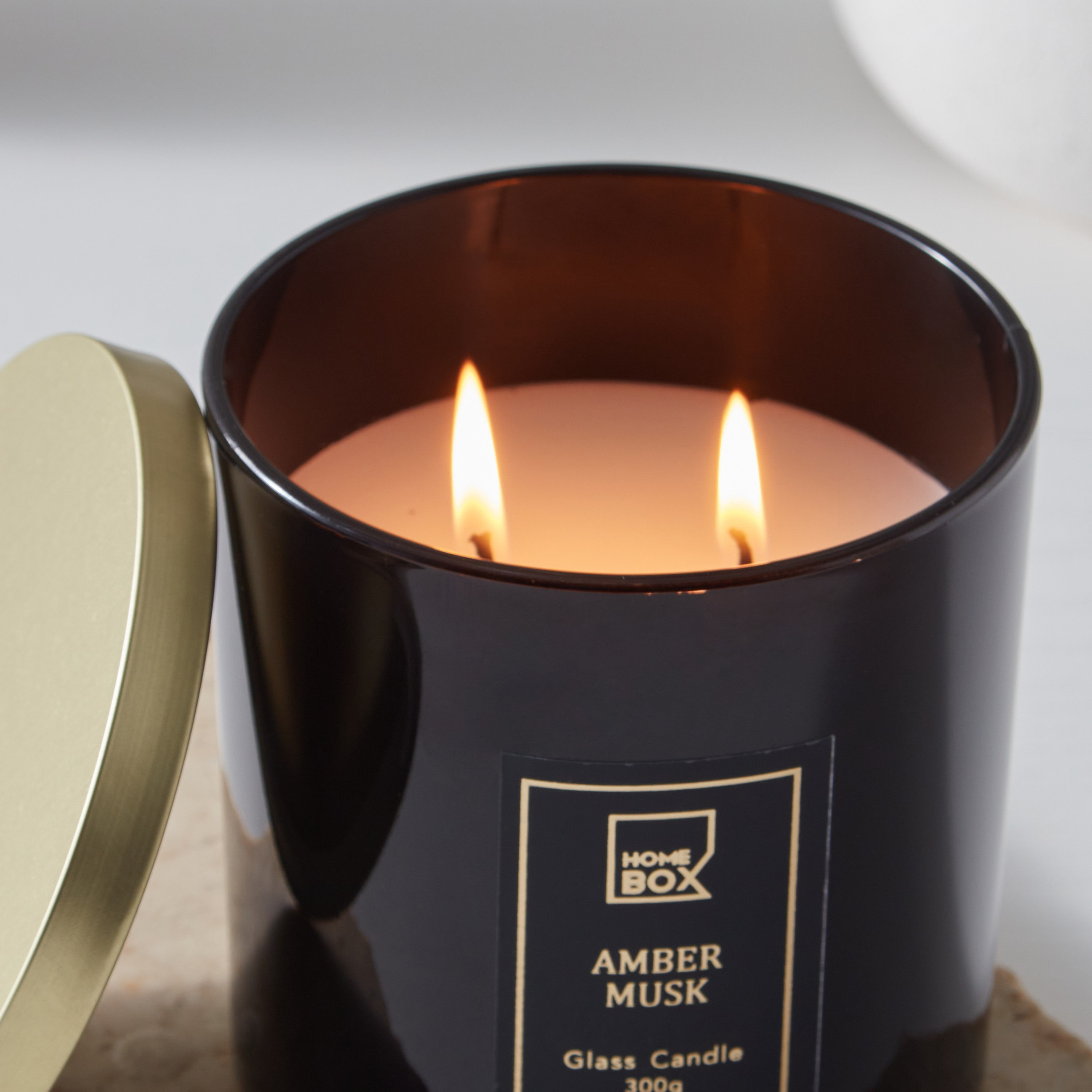 جرة شموع بغطاء برائحة المسك والعنبر من ميدنايت ايسنس - 300 جم-hbxlivingroom-decorandaccessories-candles-image-4