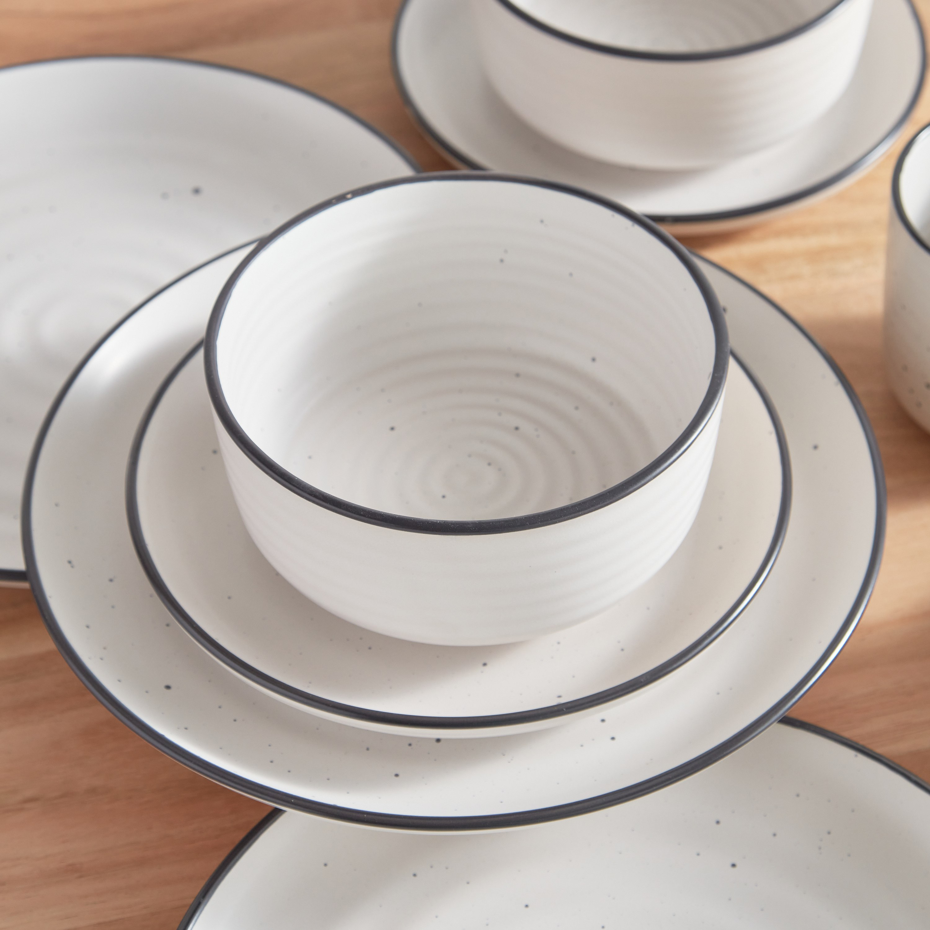 Eleganza 16-Piece Stoneware Dinner Set-hbxhomeware-hbxkitchen-image-4