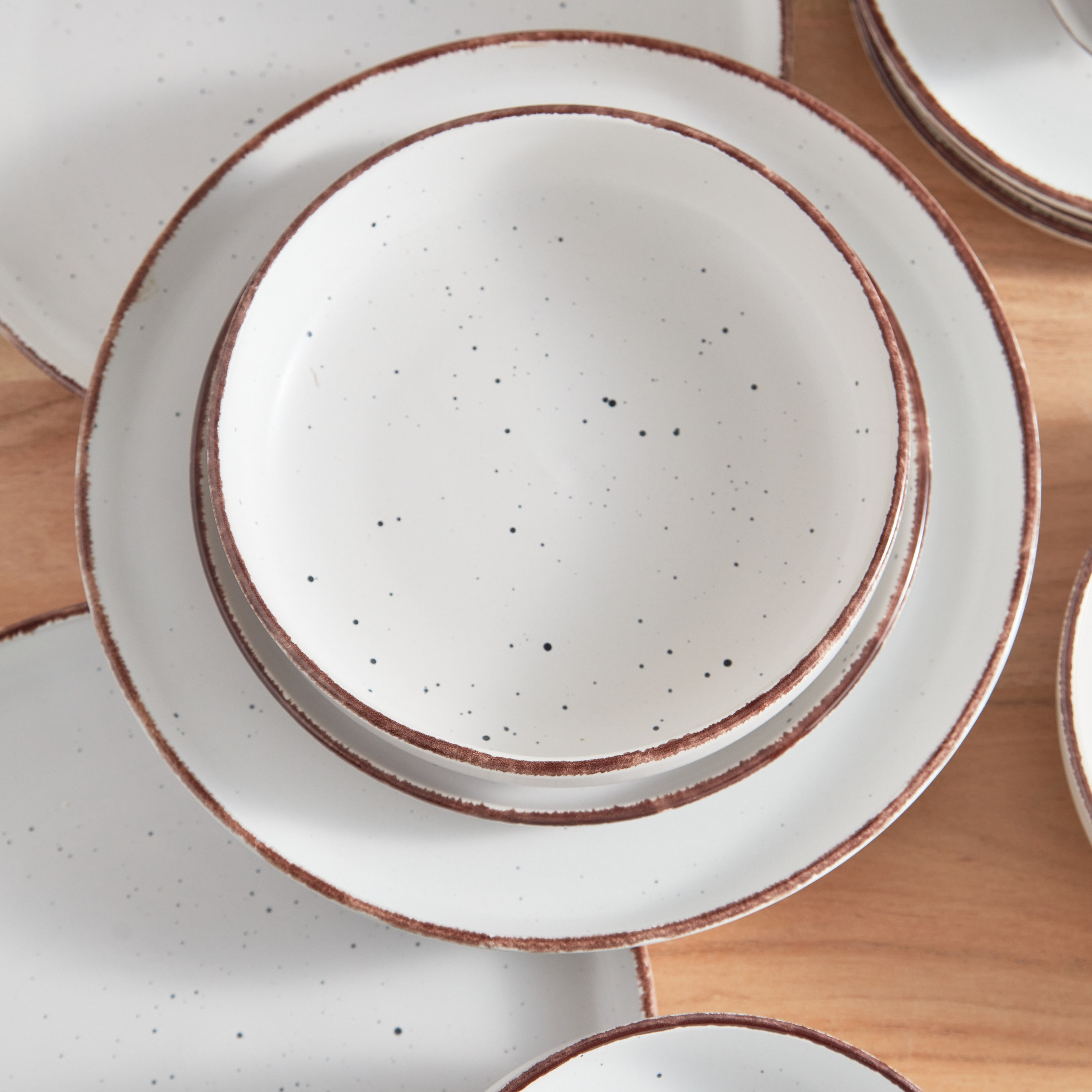 طقم عشاء 16 قطعة من الخزف الحجري من إليجنزا - 4 أشخاص-hbxhomeware-hbxkitchen-image-3