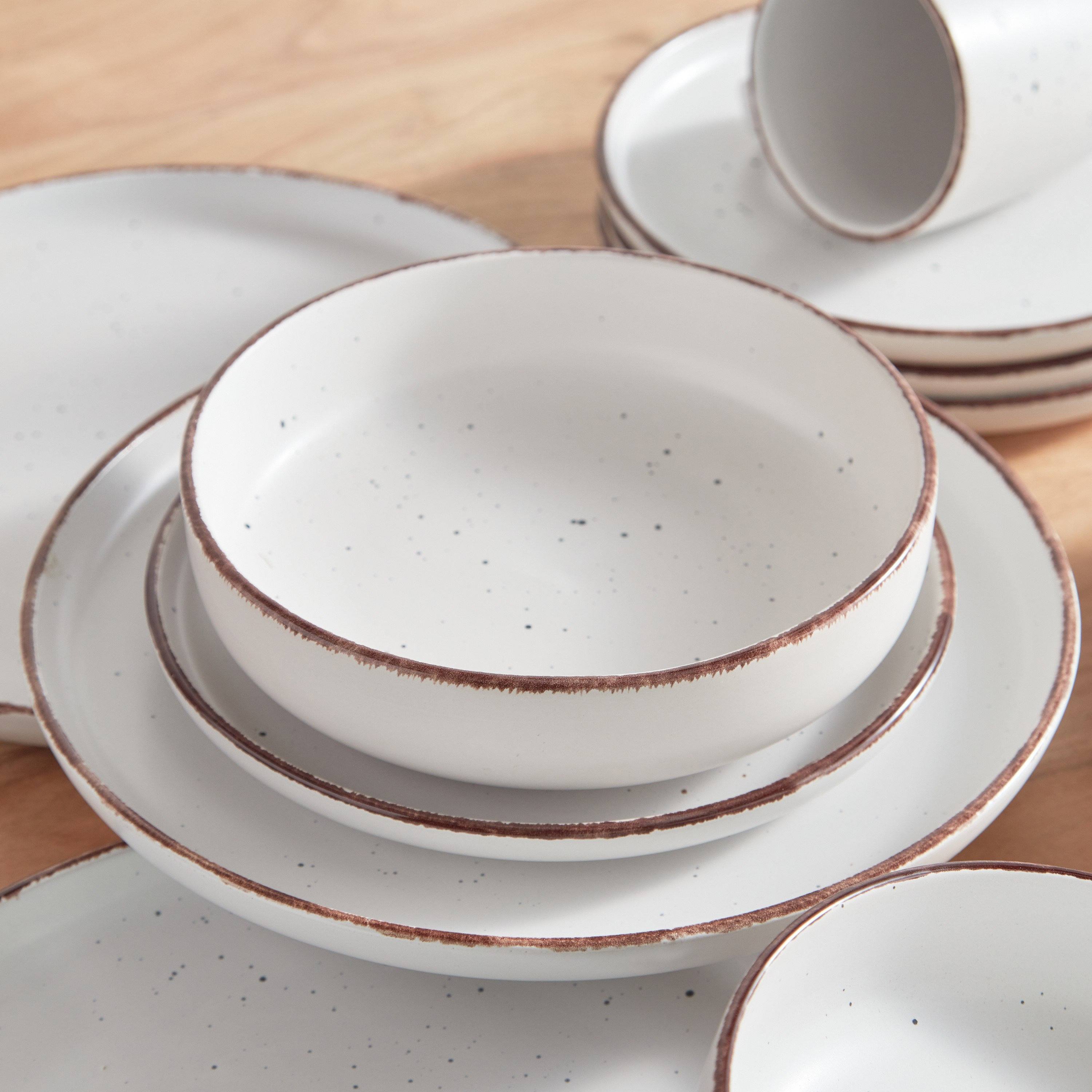 طقم عشاء 16 قطعة من الخزف الحجري من إليجنزا - 4 أشخاص-hbxhomeware-hbxkitchen-image-4