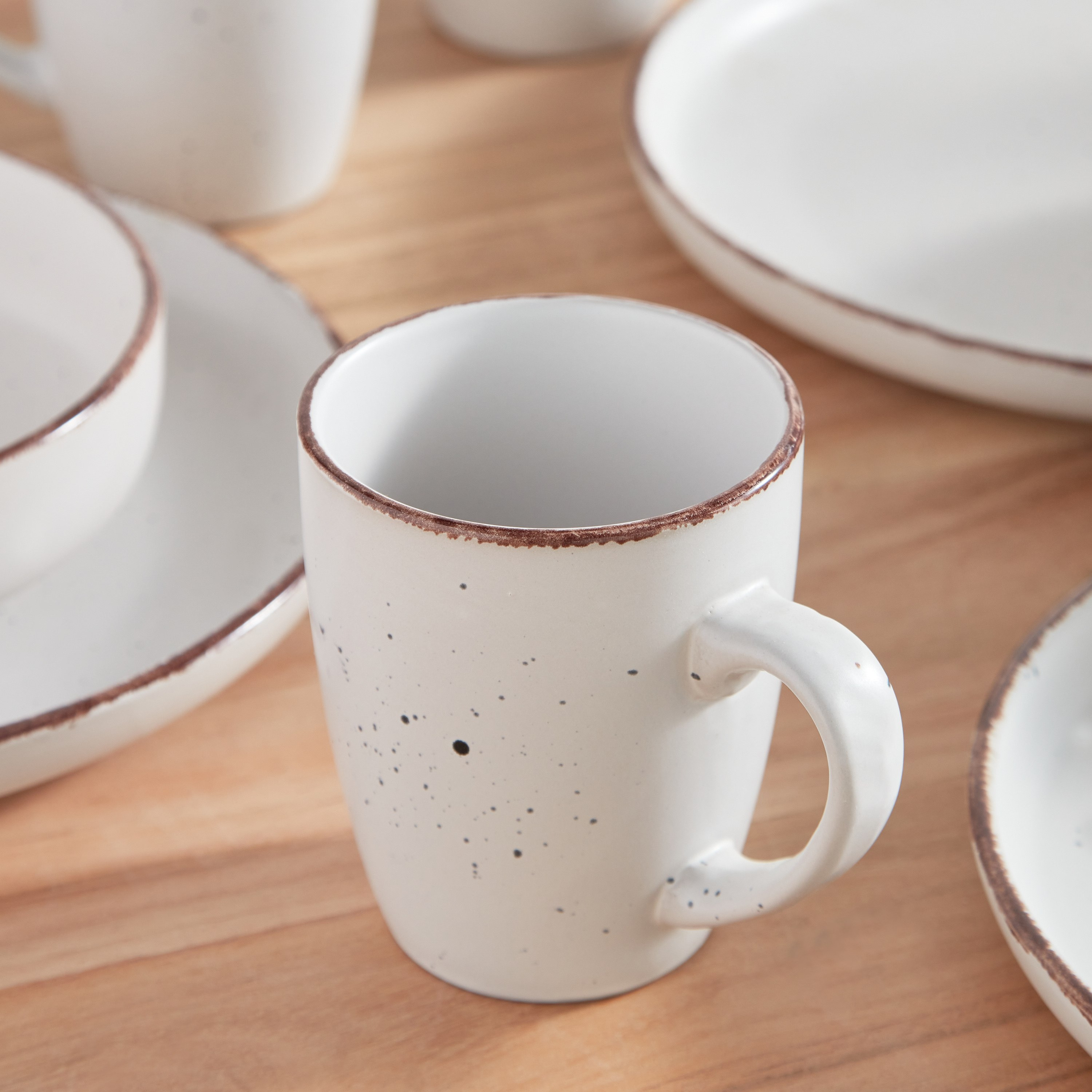 طقم عشاء 16 قطعة من الخزف الحجري من إليجنزا - 4 أشخاص-hbxhomeware-hbxkitchen-image-5