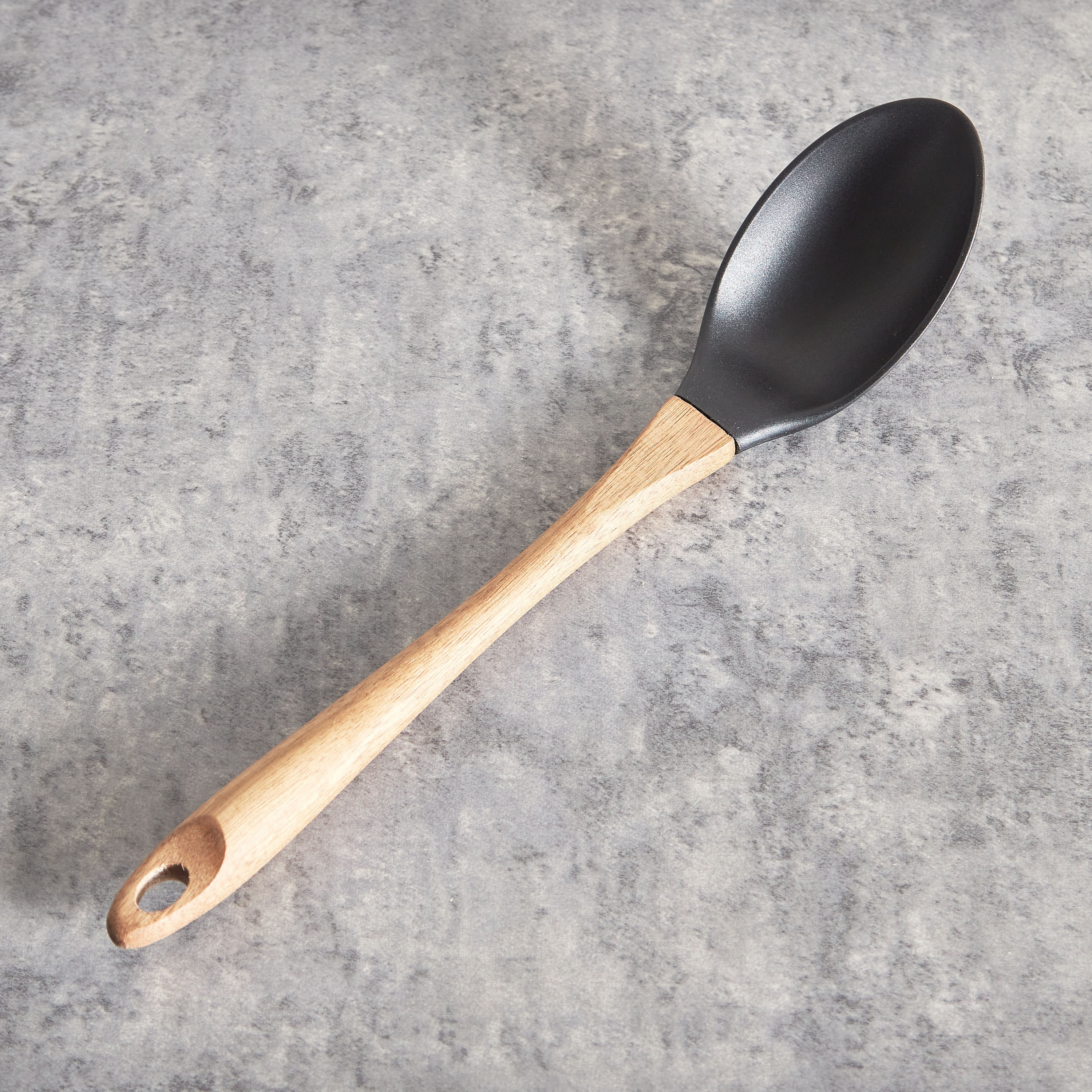ملعقة تقديم نايلون سادة بمقبض خشبي من فاكلمان-hbxhomeware-hbxkitchen-image-1