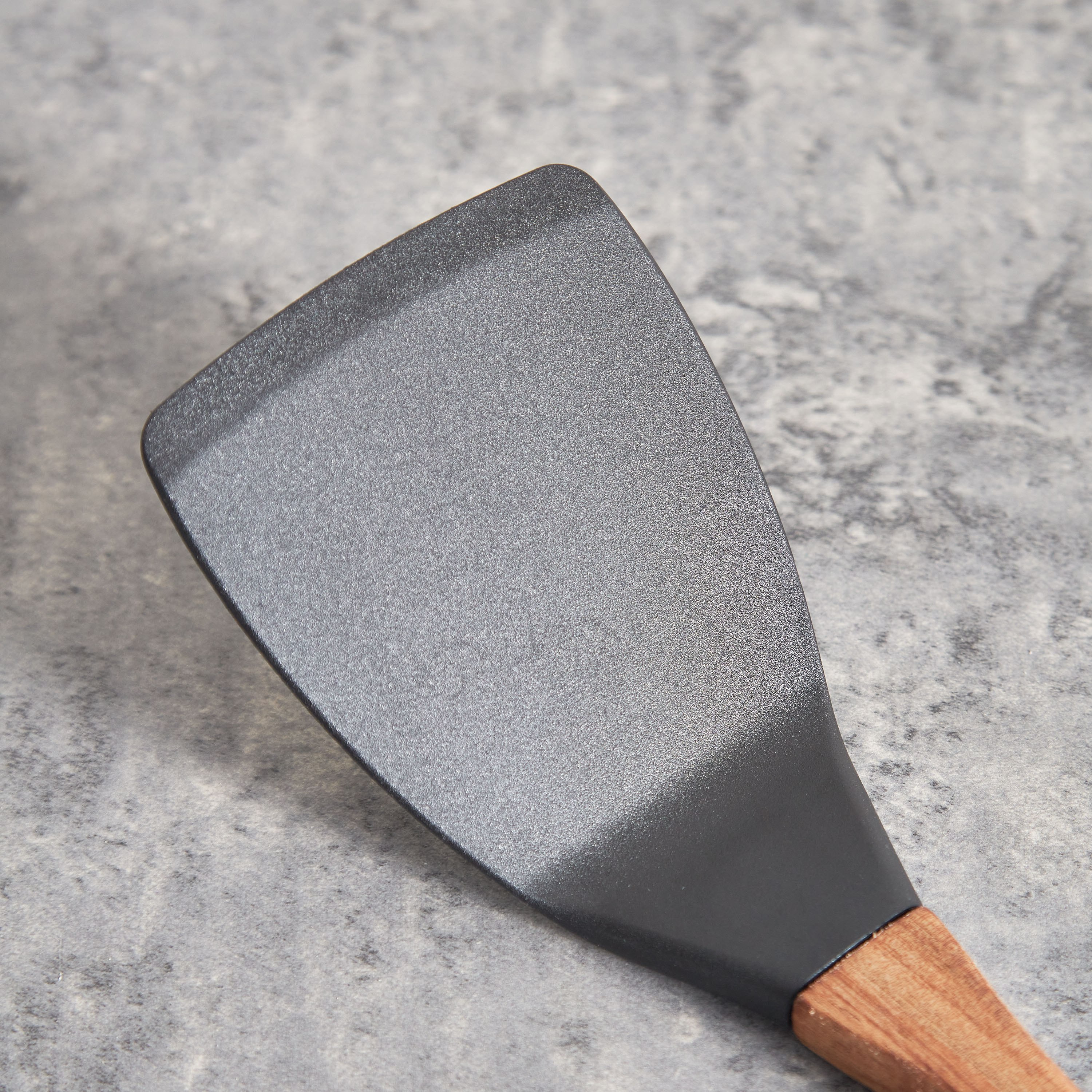 Fackelmann Nylon Solid Turner with Wooden Handle-hbxhomeware-hbxkitchen-image-2