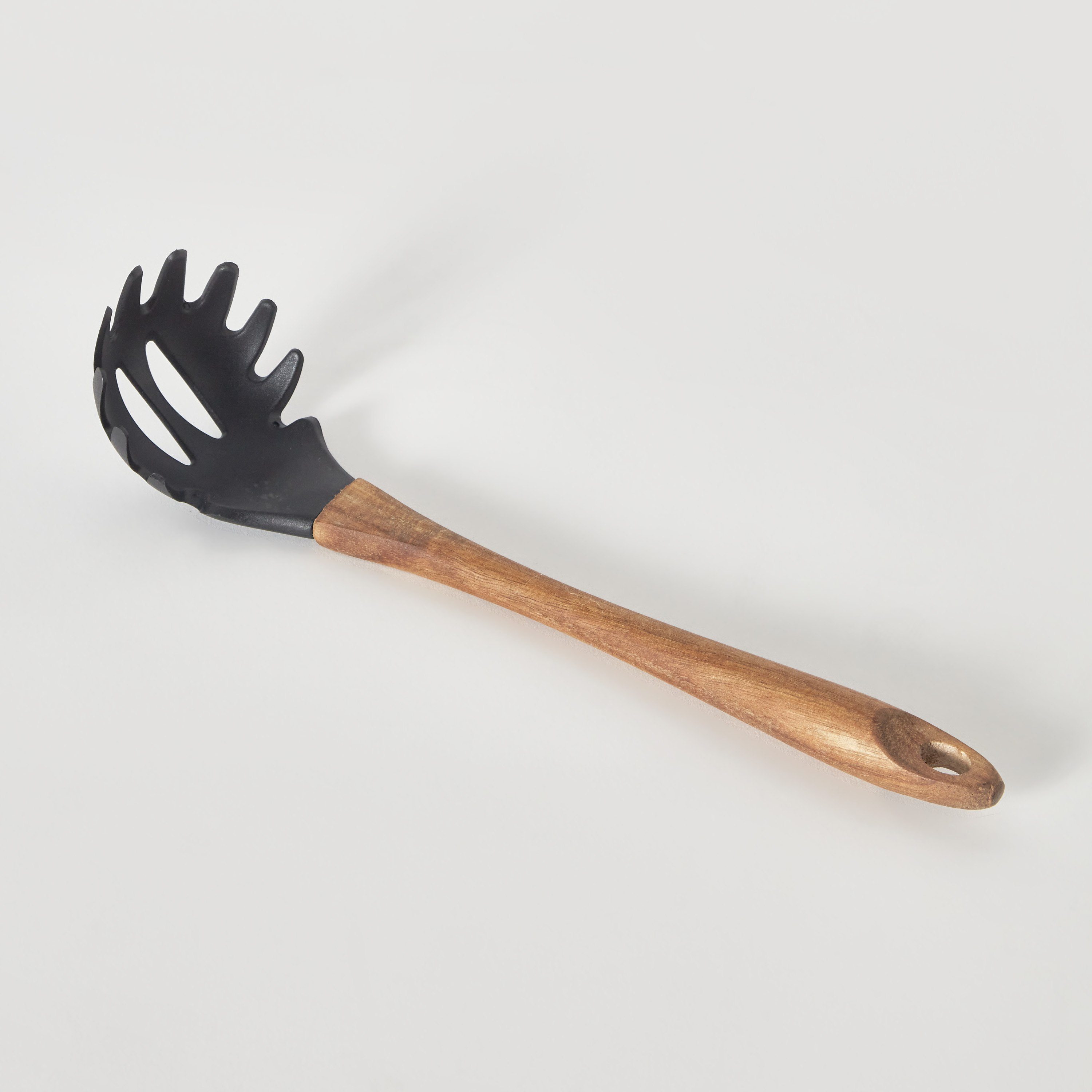 ملعقة إسباغيتي نايلون سادة بمقبض خشبي من فاكلمان-hbxhomeware-hbxkitchen-image-5