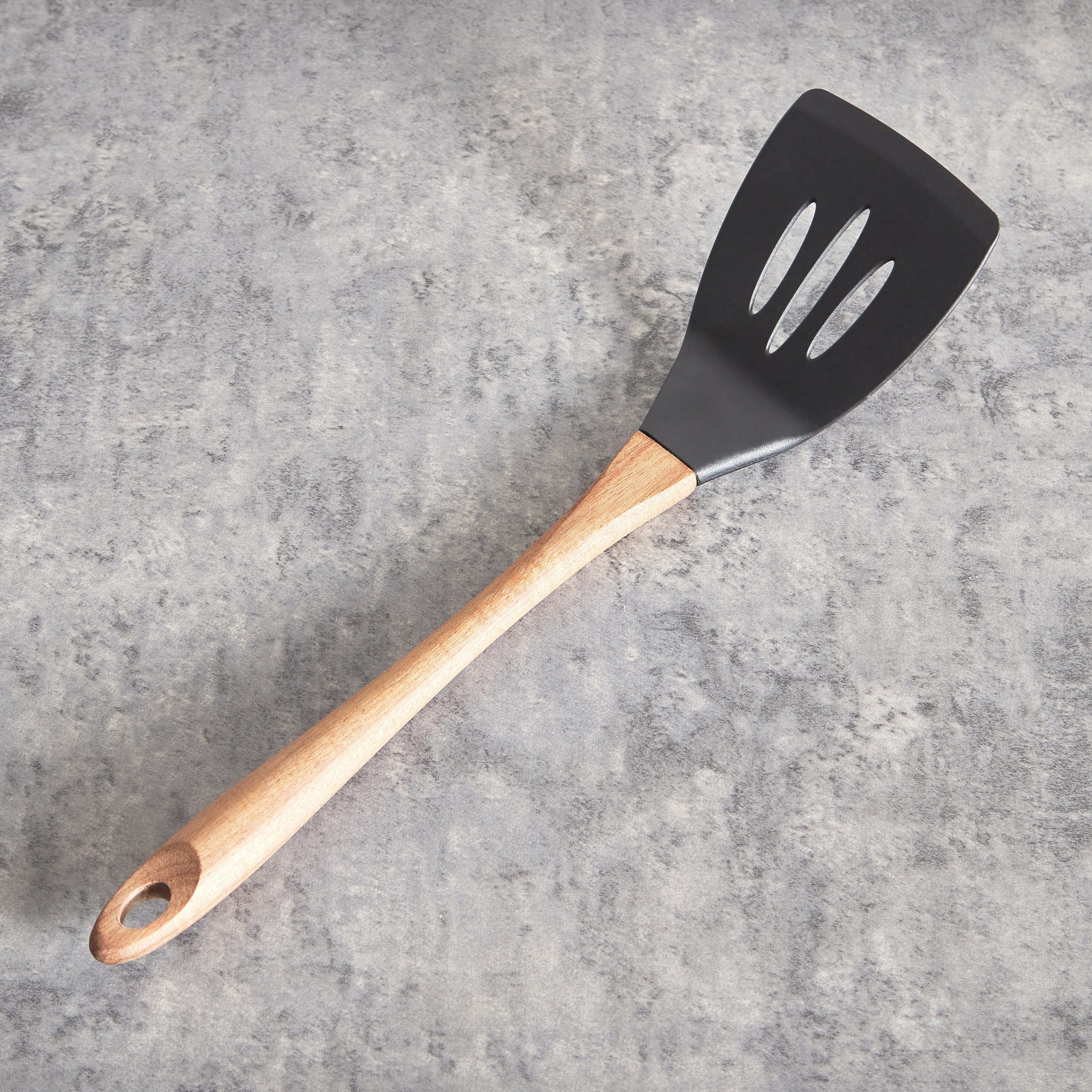 ملعقة تقليب نايلون سادة بمقبض خشبي من فاكلمان-hbxhomeware-hbxkitchen-image-1