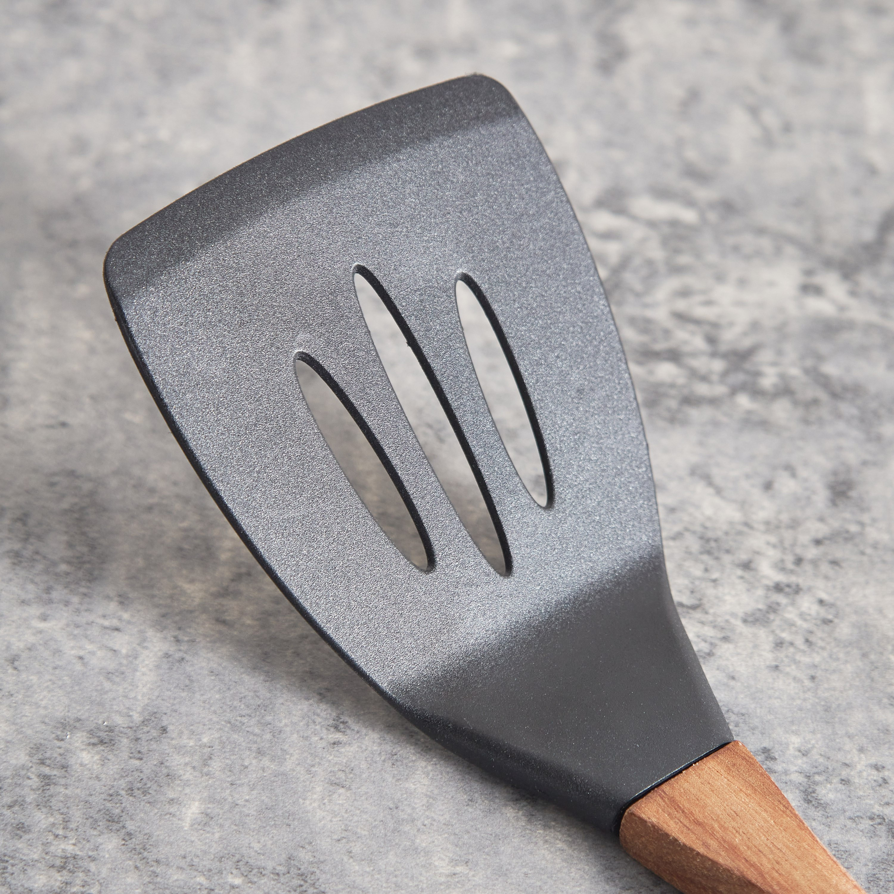 ملعقة تقليب نايلون سادة بمقبض خشبي من فاكلمان-hbxhomeware-hbxkitchen-image-2