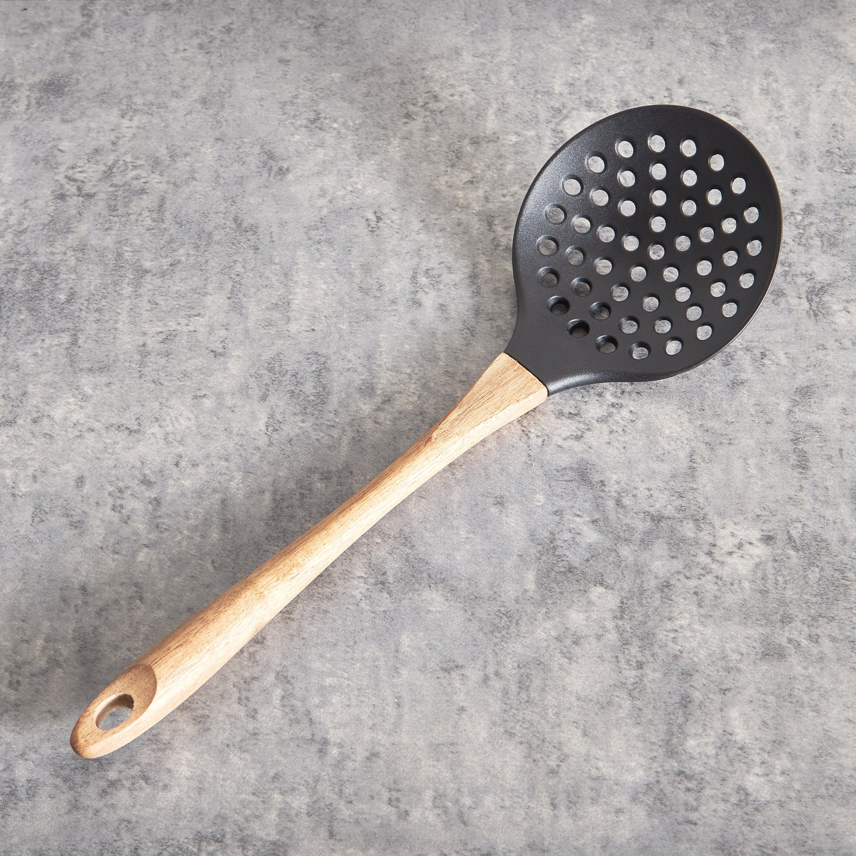مقشدة نايلون سادة بمقبض خشبي من فاكلمان-hbxhomeware-hbxkitchen-image-1