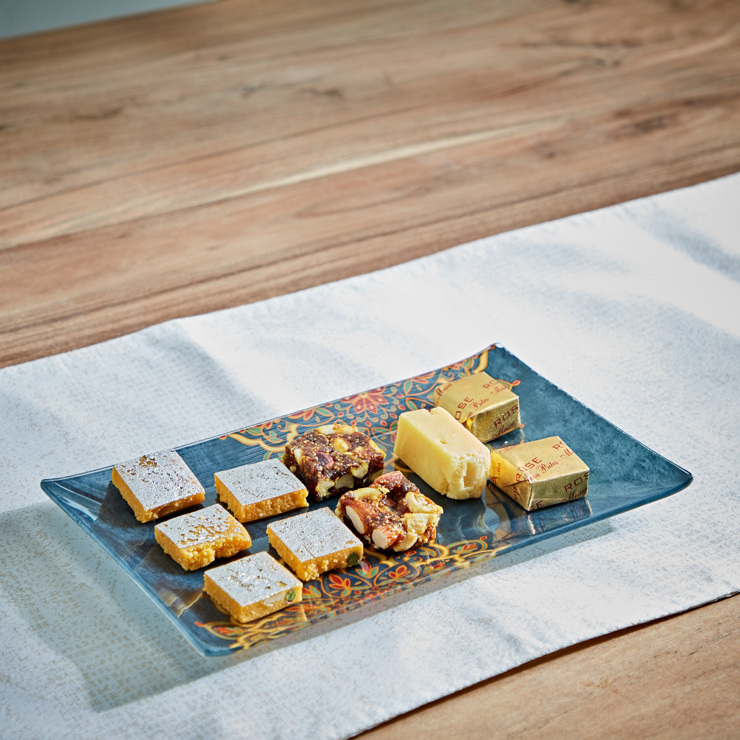 صينية صغيرة من تريجر-hbxdecorandfurnishings-tabletop-serveware-image-1