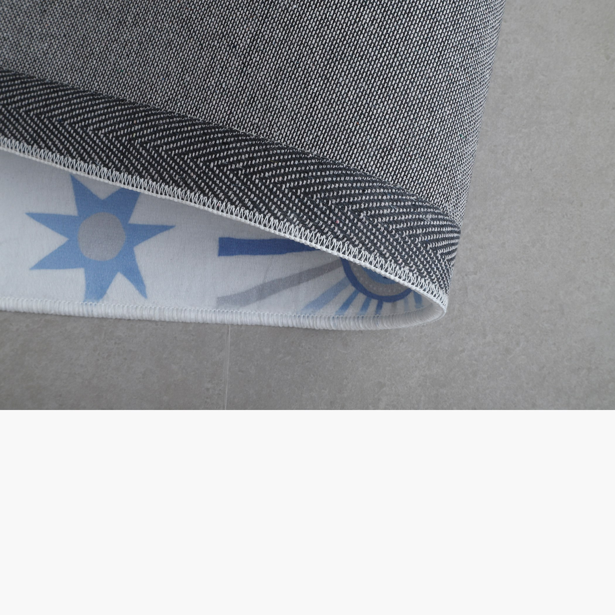 سجادة فلانيل بطبعات نجوم كونية هاري من بن - 110x160 سم-hbxhomeware-hbxkidsandyouth-image-4